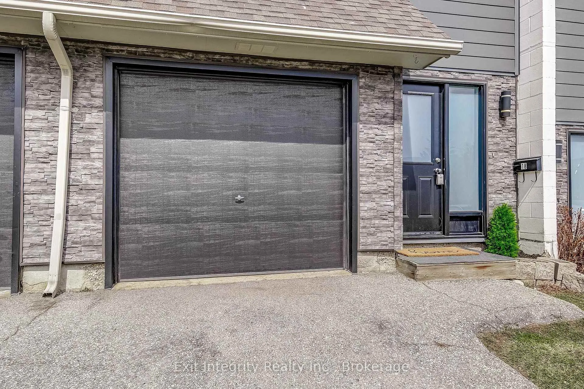 Photo 4 of Unit 18, 135 Chalmers Street S, Cambridge, Christopher-Champlain — HOMEH
