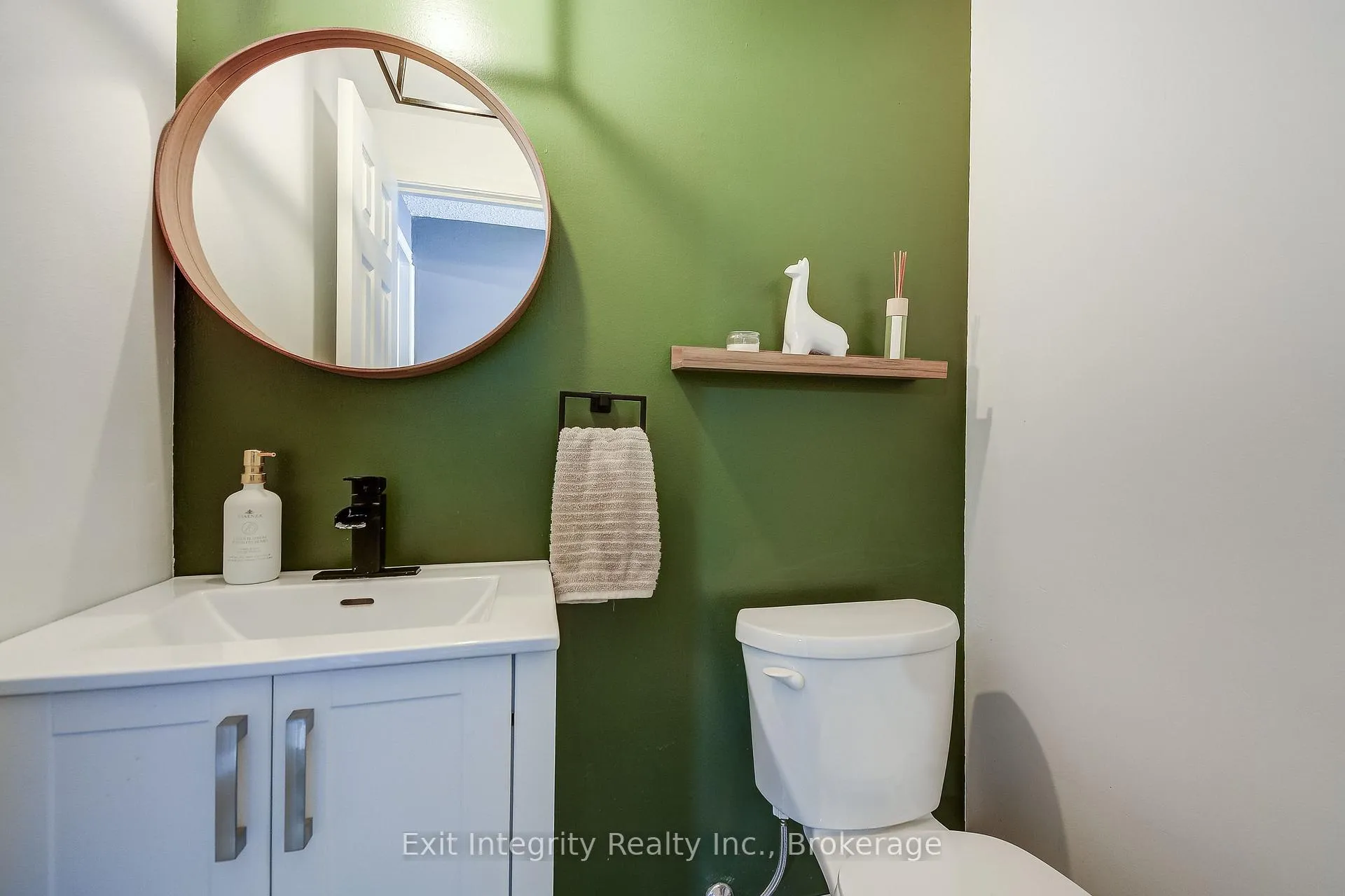 Photo 11 of Unit 18, 135 Chalmers Street S, Cambridge, Christopher-Champlain — HOMEH