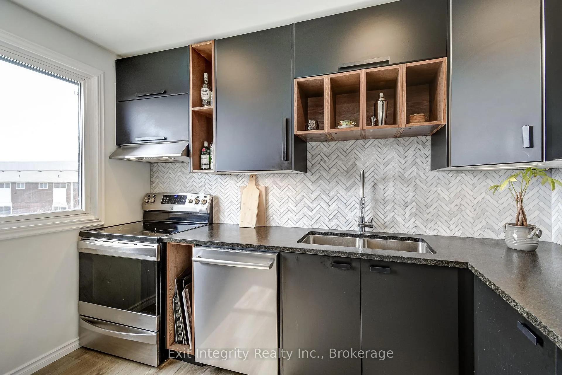 Photo 21 of Unit 18, 135 Chalmers Street S, Cambridge, Christopher-Champlain — HOMEH