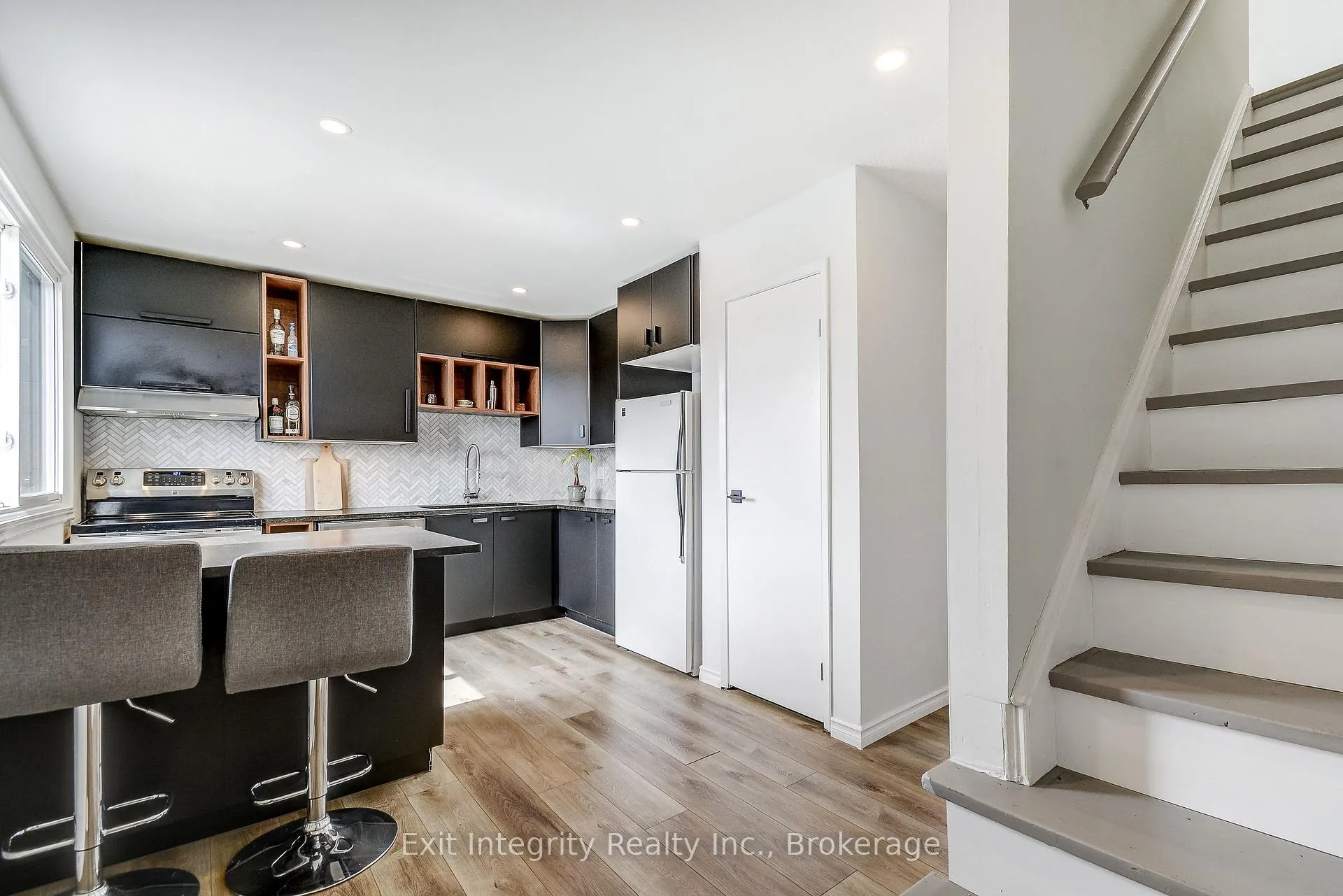 Photo 22 of Unit 18, 135 Chalmers Street S, Cambridge, Christopher-Champlain — HOMEH