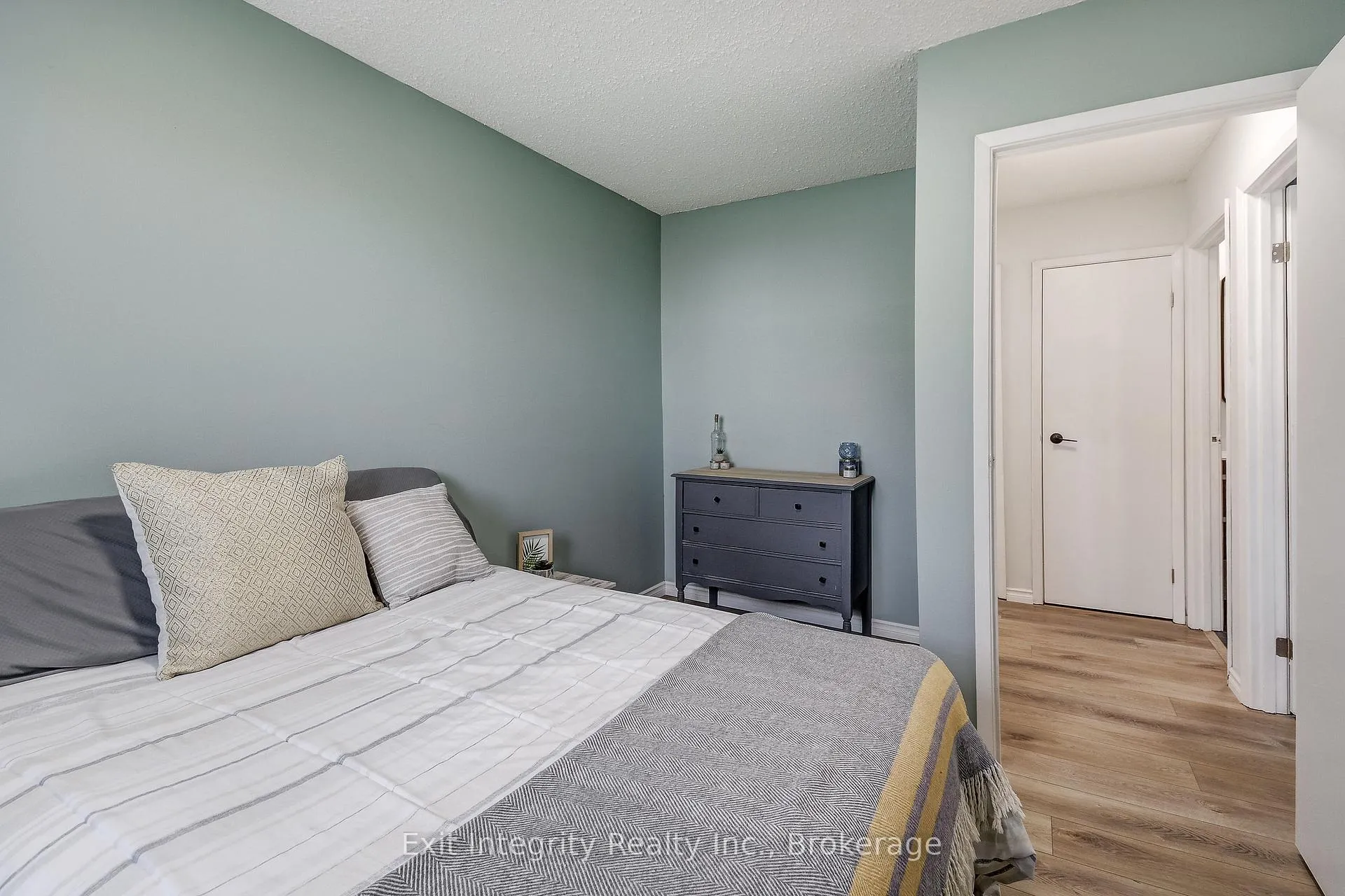 Photo 24 of Unit 18, 135 Chalmers Street S, Cambridge, Christopher-Champlain — HOMEH