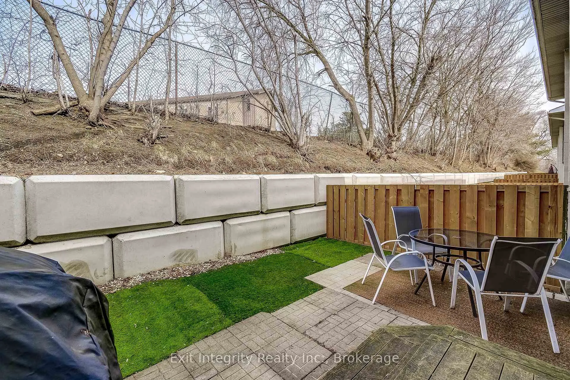 Photo 36 of Unit 18, 135 Chalmers Street S, Cambridge, Christopher-Champlain — HOMEH