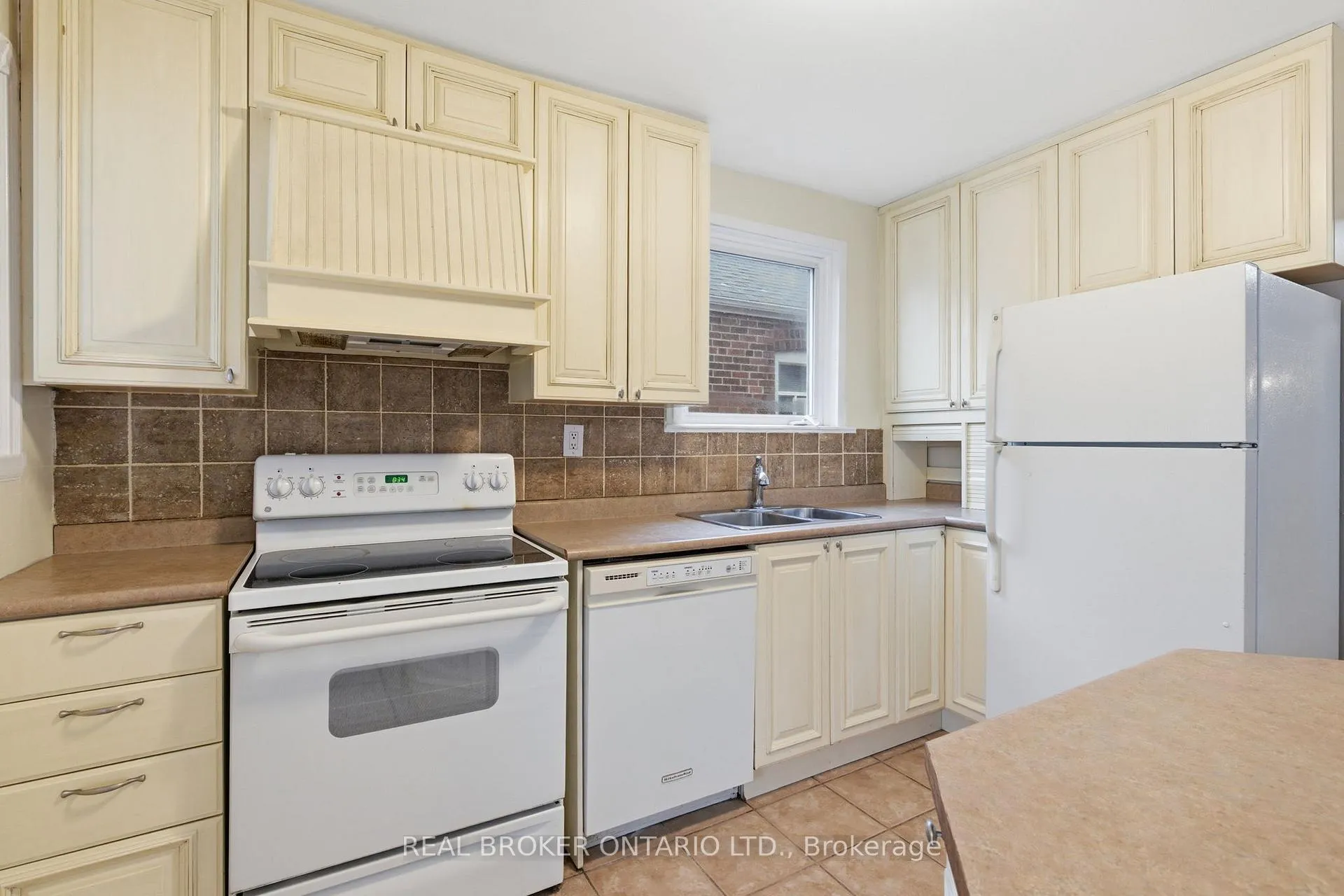 Photo 3 of 475 Kingswood Road, Toronto, East End-Danforth — HOMEH