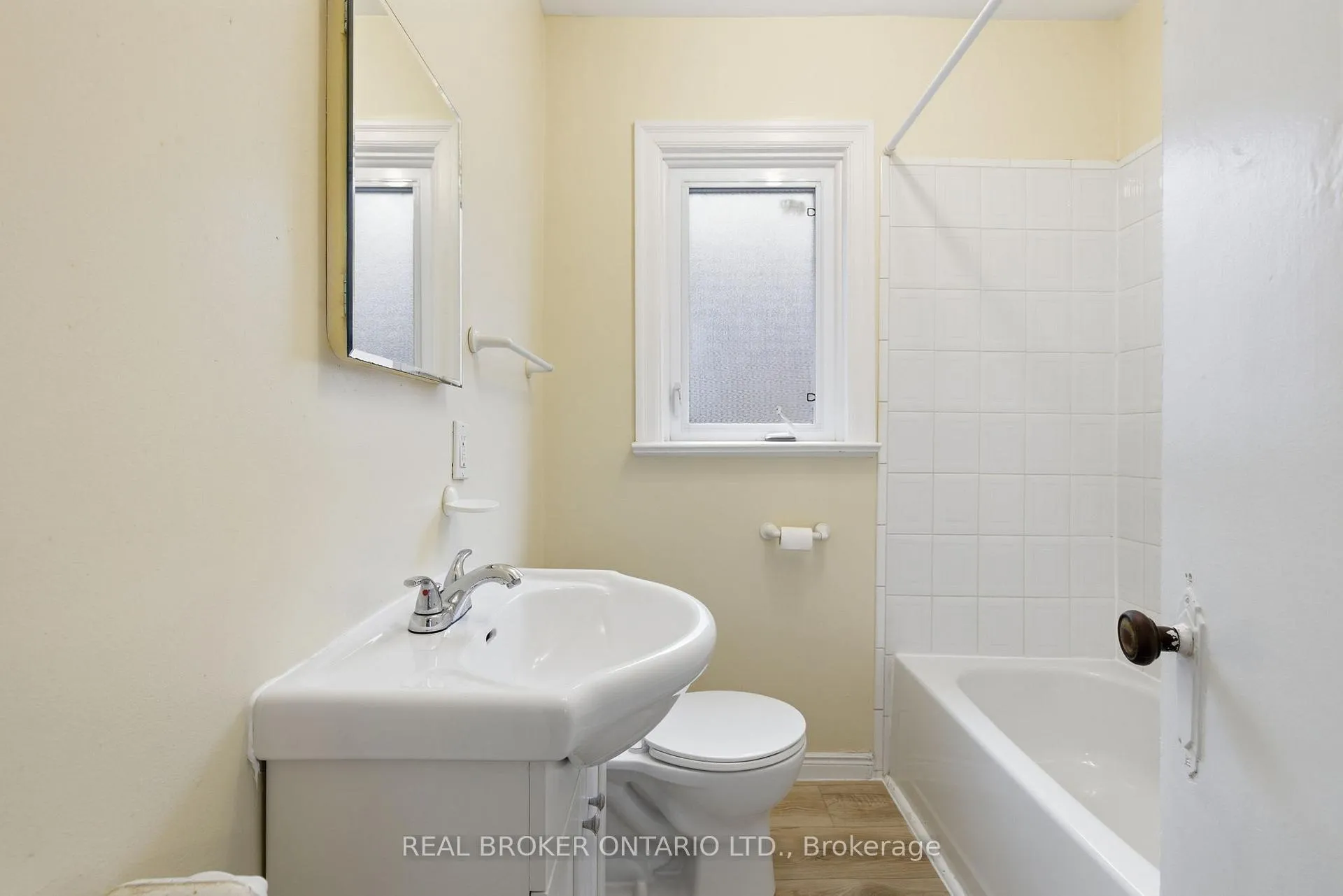 Photo 15 of 475 Kingswood Road, Toronto, East End-Danforth — HOMEH