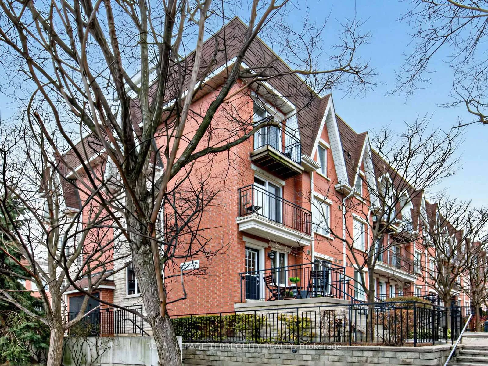 Photo 3 of Unit 301, 60 Joe Shuster Way, Toronto, South Parkdale — HOMEH