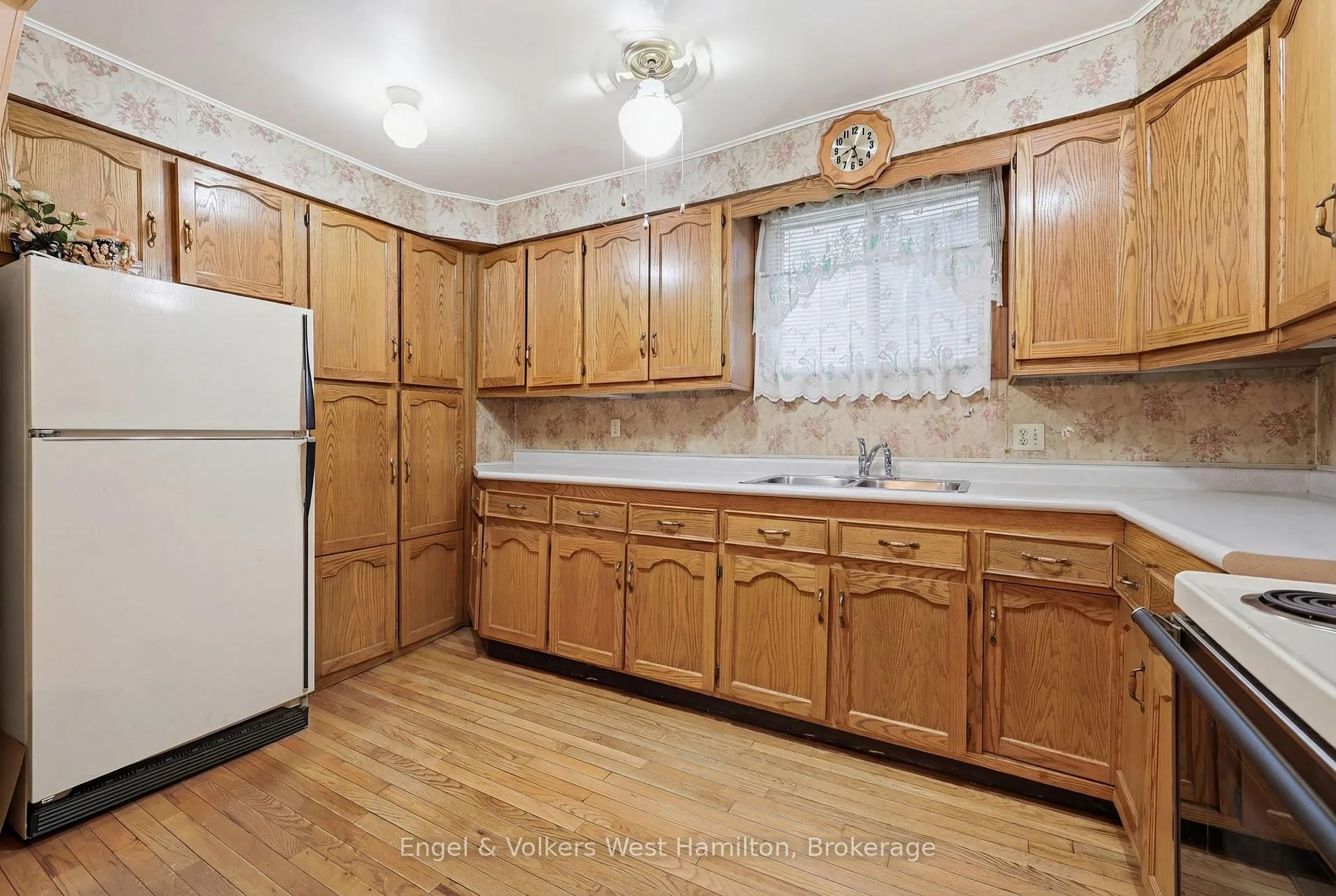 Photo 5 of 18 Mayflower Avenue, Hamilton, Crown Point — HOMEH