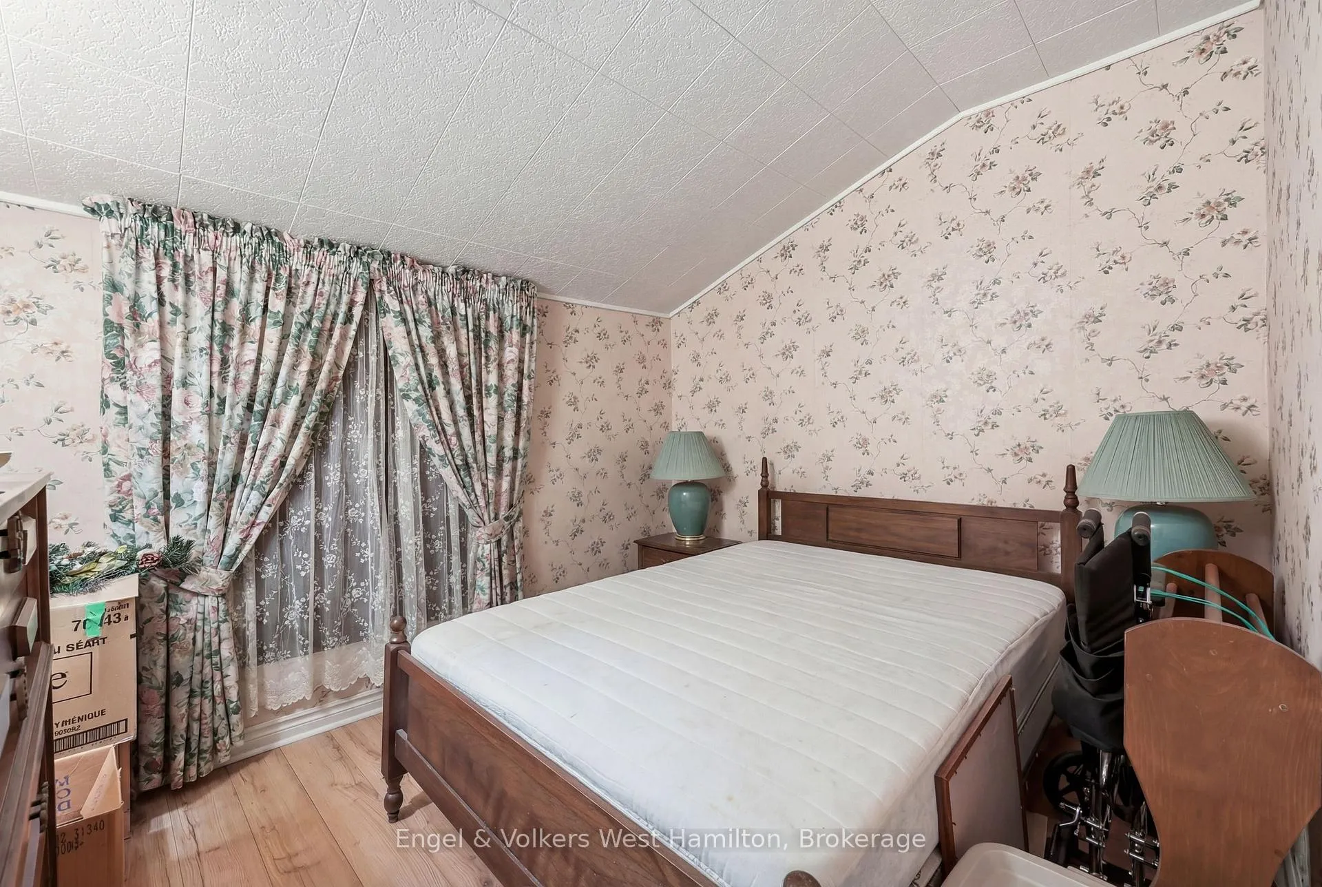 Photo 9 of 18 Mayflower Avenue, Hamilton, Crown Point — HOMEH