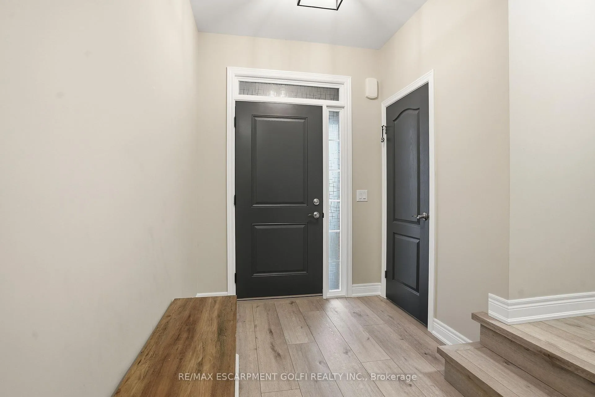Photo 5 of 121 Moffatt Street, St. Catharines, Oakdale — HOMEH