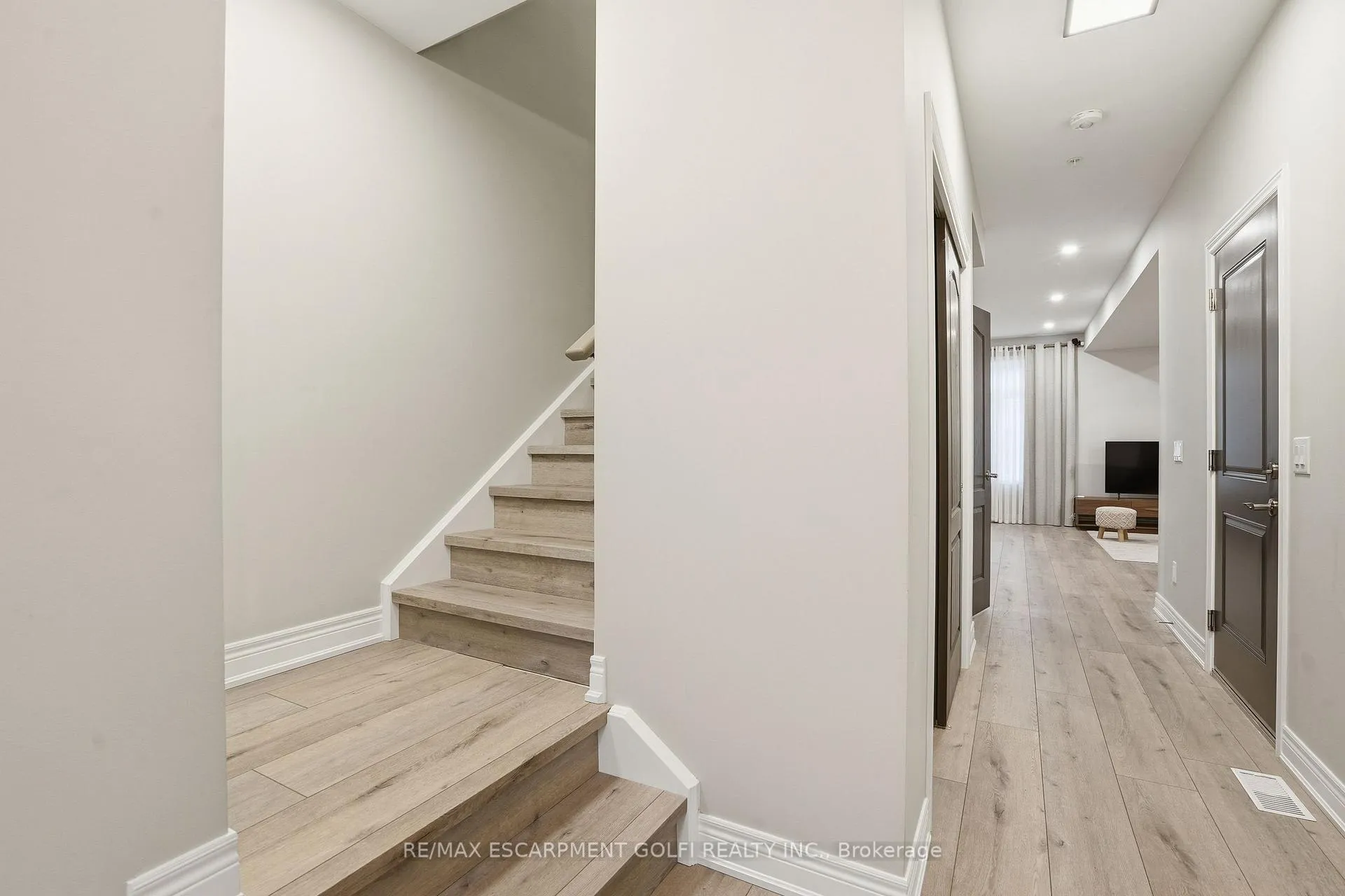 Photo 6 of 121 Moffatt Street, St. Catharines, Oakdale — HOMEH