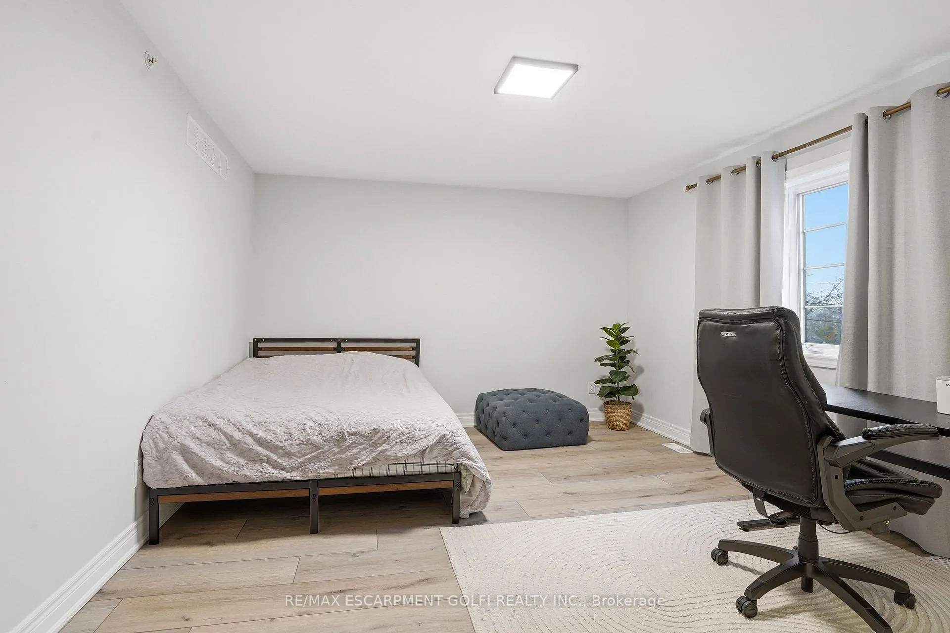 Photo 18 of 121 Moffatt Street, St. Catharines, Oakdale — HOMEH