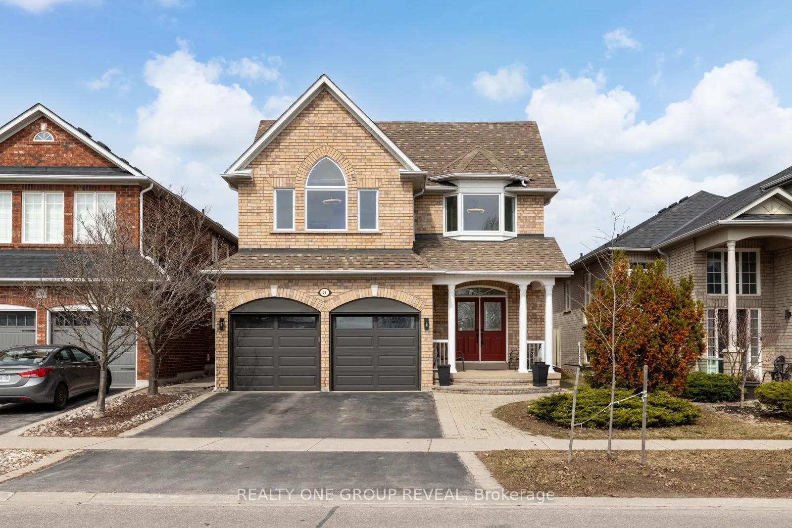 Photo 2 of 28 Robert Attersley Drive W, Whitby, Taunton North — HOMEH