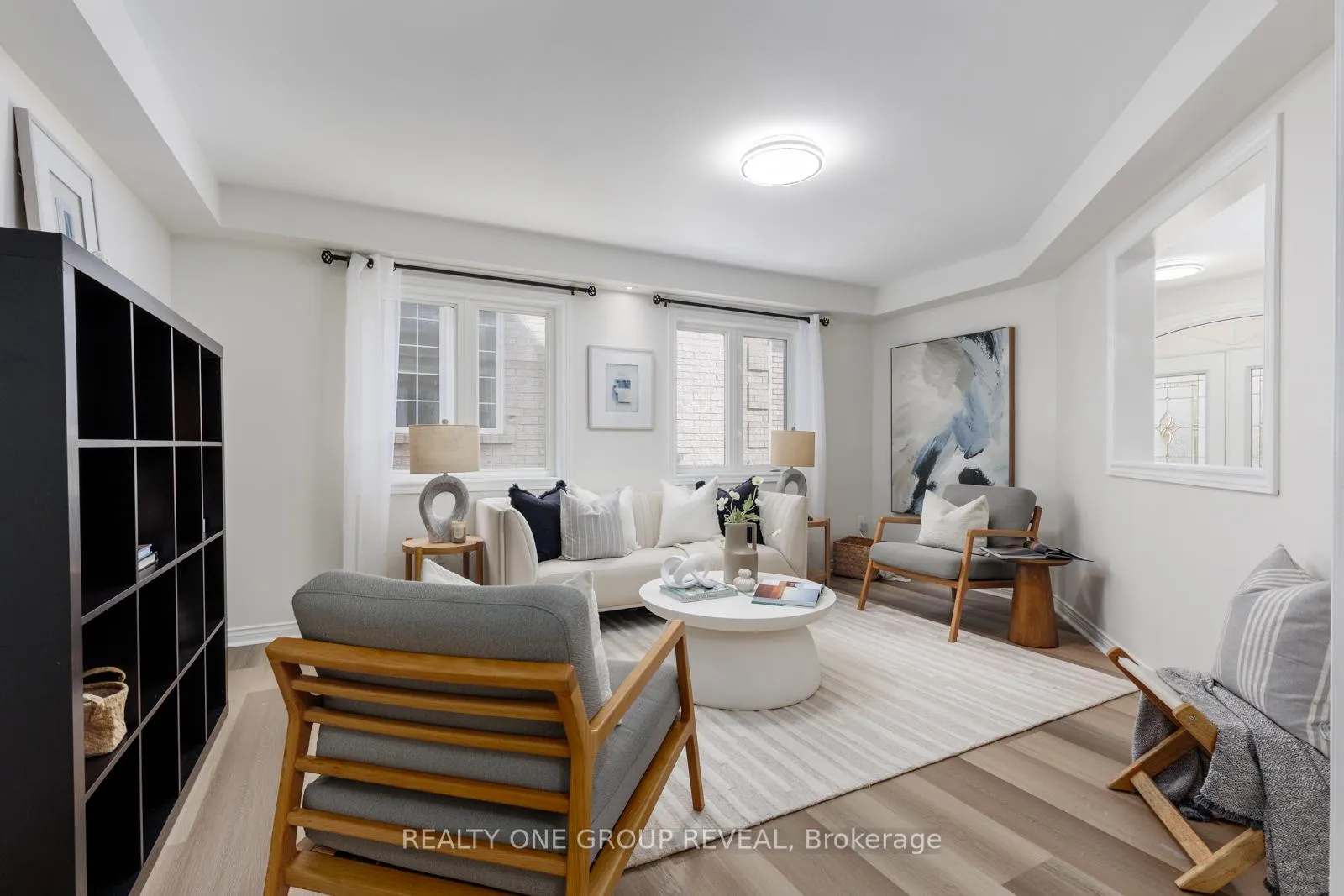 Photo 3 of 28 Robert Attersley Drive W, Whitby, Taunton North — HOMEH