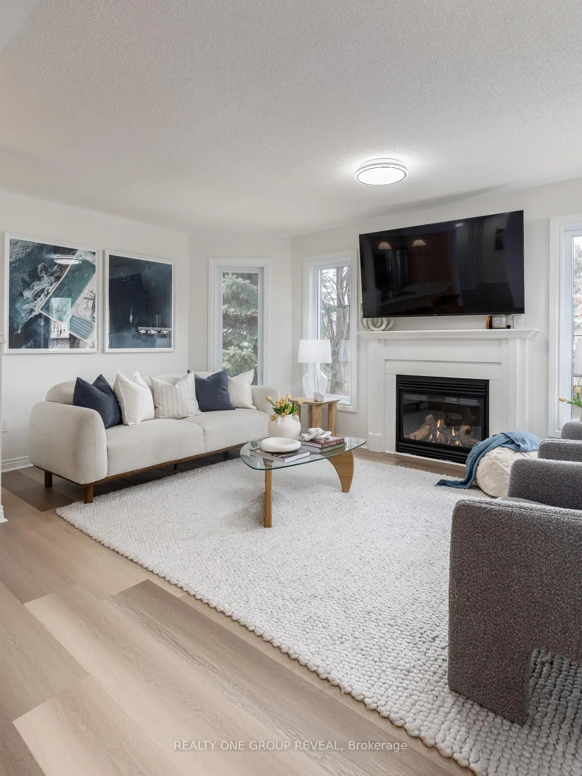 Photo 8 of 28 Robert Attersley Drive W, Whitby, Taunton North — HOMEH