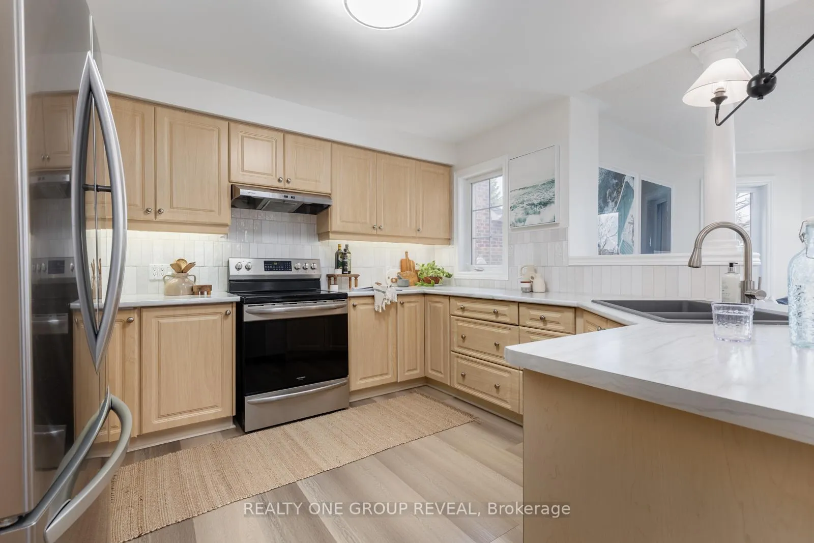Photo 11 of 28 Robert Attersley Drive W, Whitby, Taunton North — HOMEH