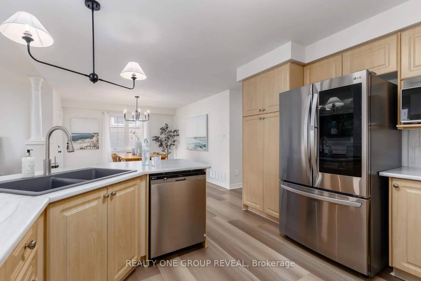 Photo 12 of 28 Robert Attersley Drive W, Whitby, Taunton North — HOMEH