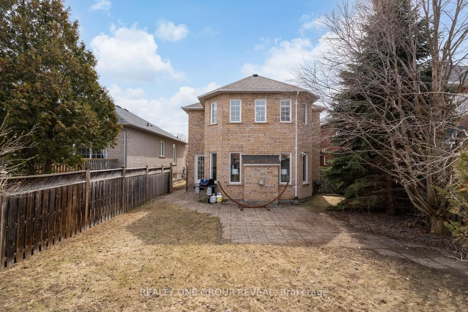 Photo 35 of 28 Robert Attersley Drive W, Whitby, Taunton North — HOMEH
