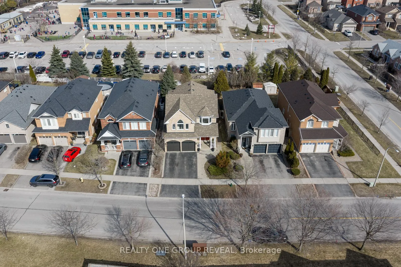 Photo 40 of 28 Robert Attersley Drive W, Whitby, Taunton North — HOMEH