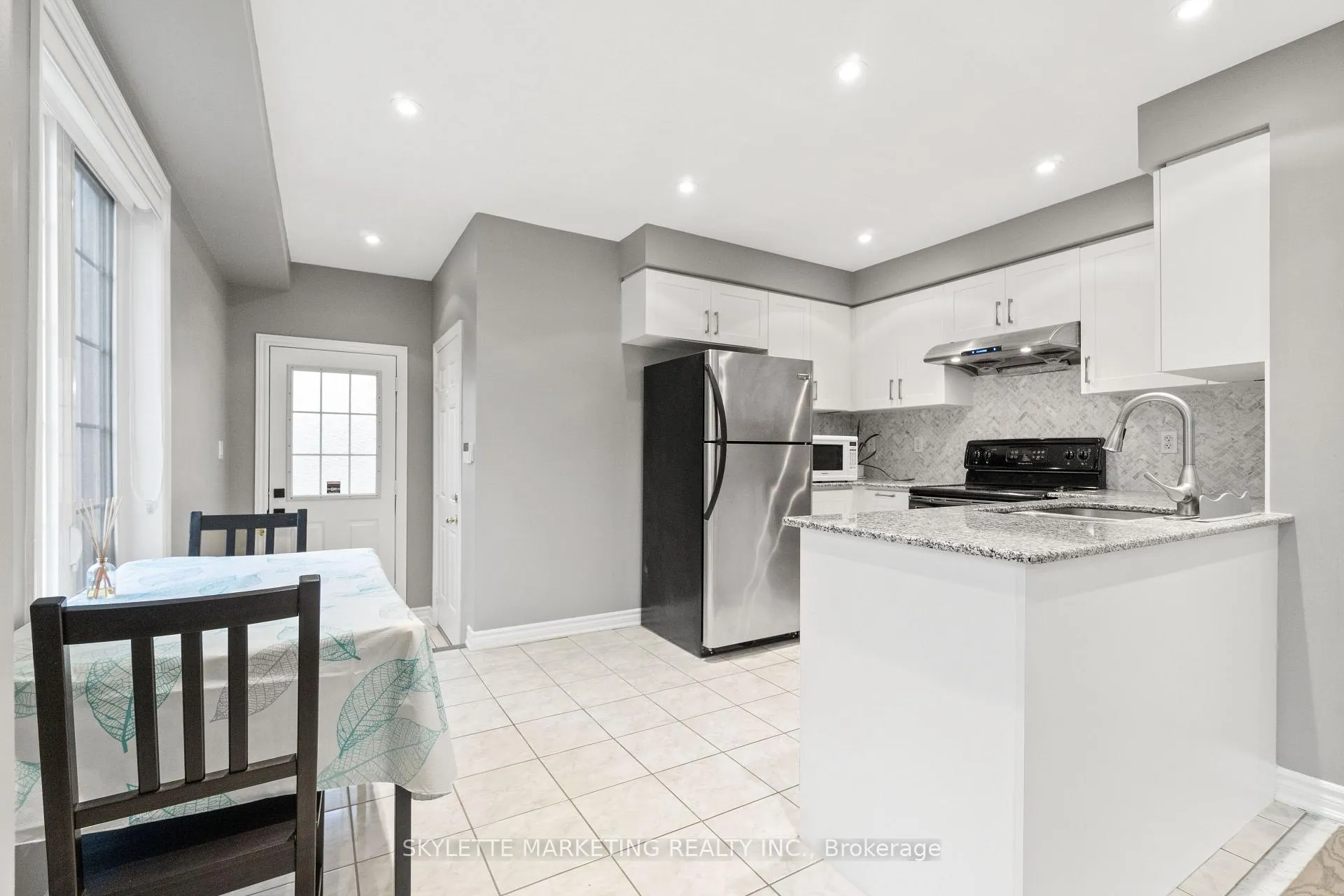 Photo 11 of 377 Caboto Trail, Markham, Village Green-South Unionville — HOMEH