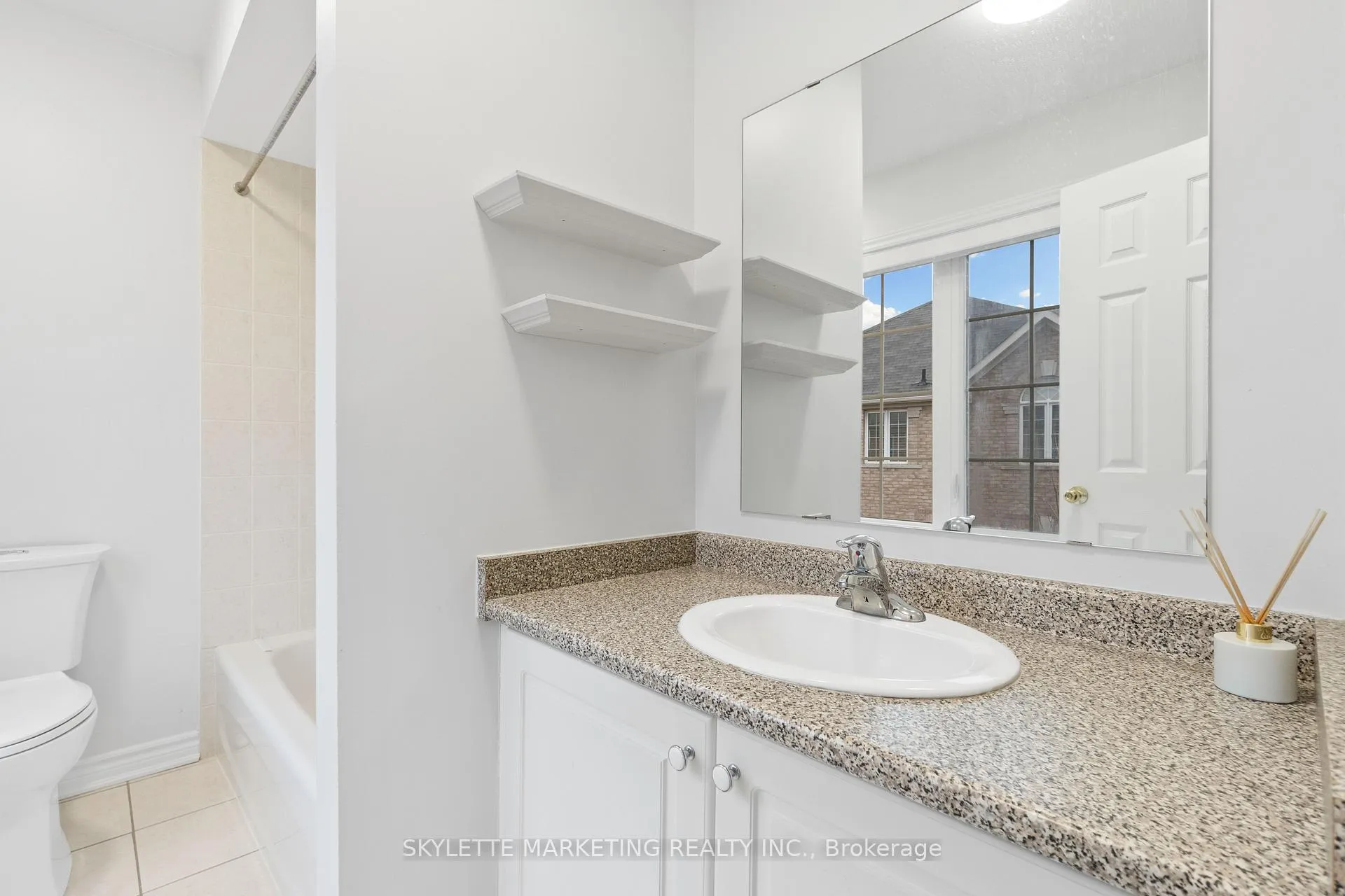 Photo 18 of 377 Caboto Trail, Markham, Village Green-South Unionville — HOMEH