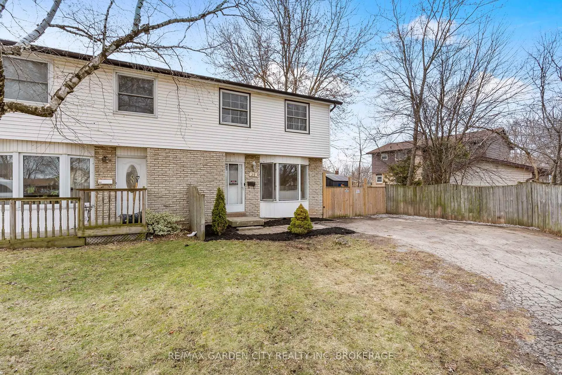 Photo 2 of 29 Mcdougall Drive, Thorold, Confederation Heights — HOMEH