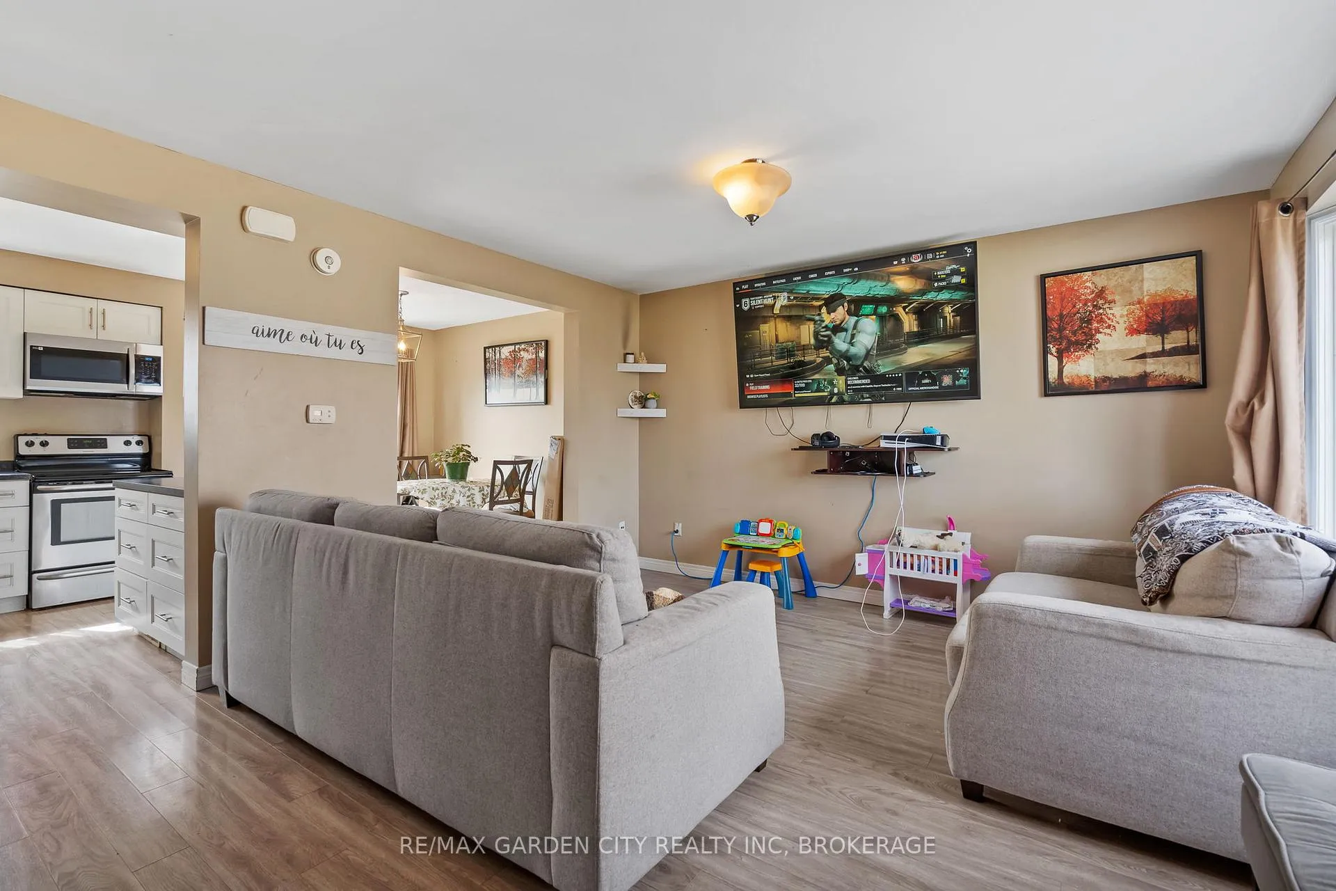 Photo 4 of 29 Mcdougall Drive, Thorold, Confederation Heights — HOMEH