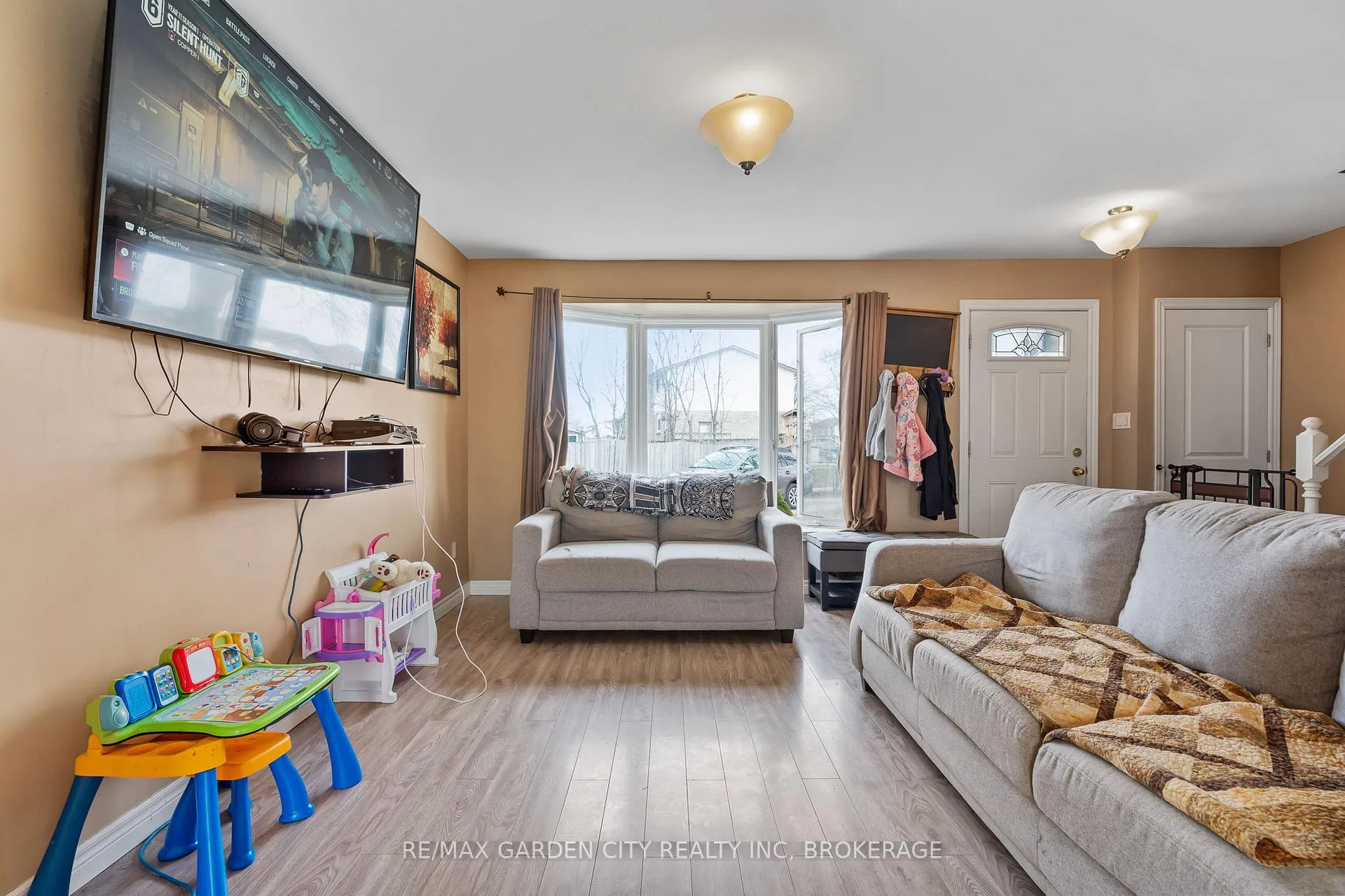 Photo 6 of 29 Mcdougall Drive, Thorold, Confederation Heights — HOMEH