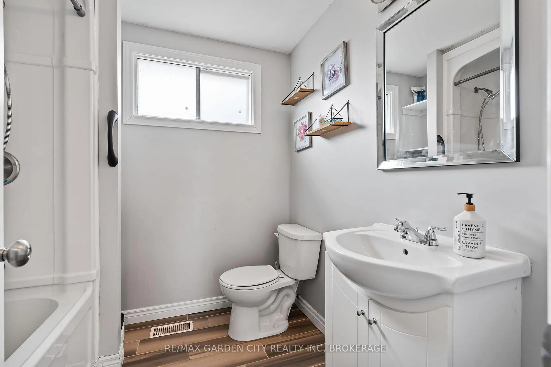 Photo 12 of 29 Mcdougall Drive, Thorold, Confederation Heights — HOMEH