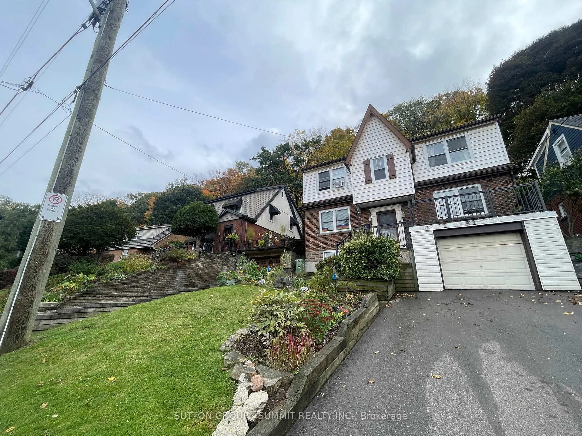 Photo 1 of Unit Upper Unit, 16 Kingsway Drive, Hamilton, Durand — HOMEH