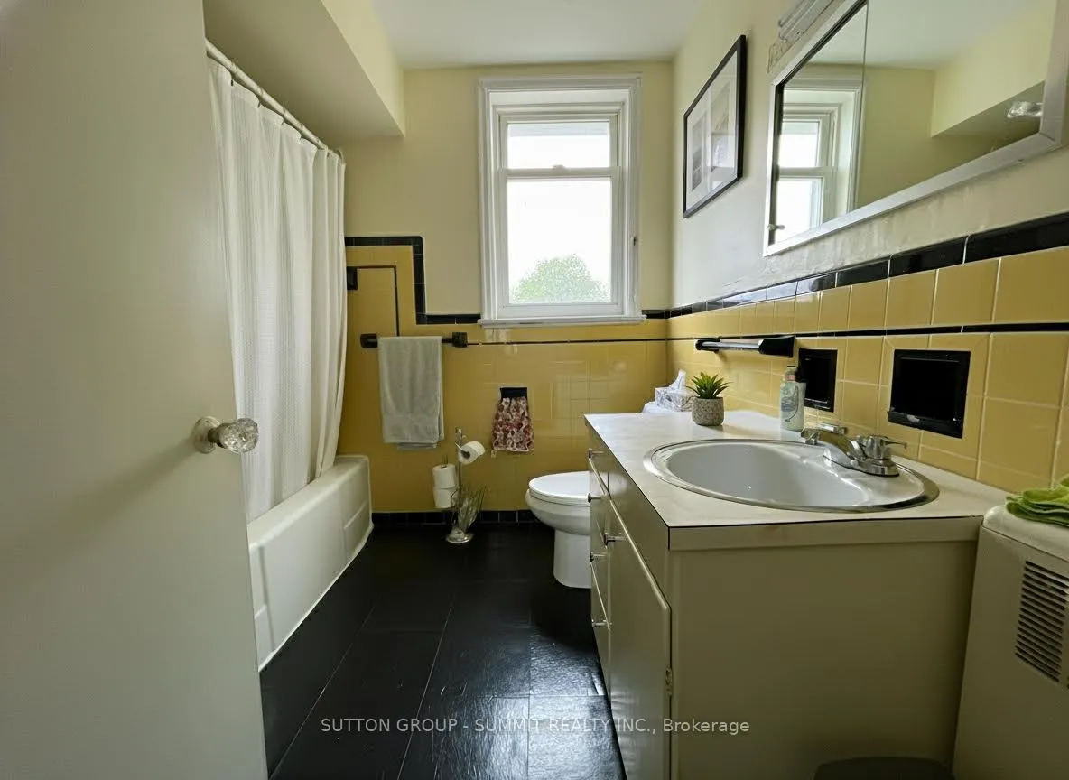 Photo 5 of Unit Upper Unit, 16 Kingsway Drive, Hamilton, Durand — HOMEH