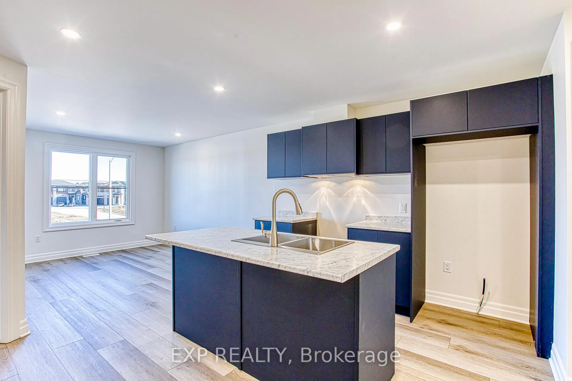 Photo 5 of Unit Upper, 7497 Marvel Drive, Niagara Falls, Brown — HOMEH