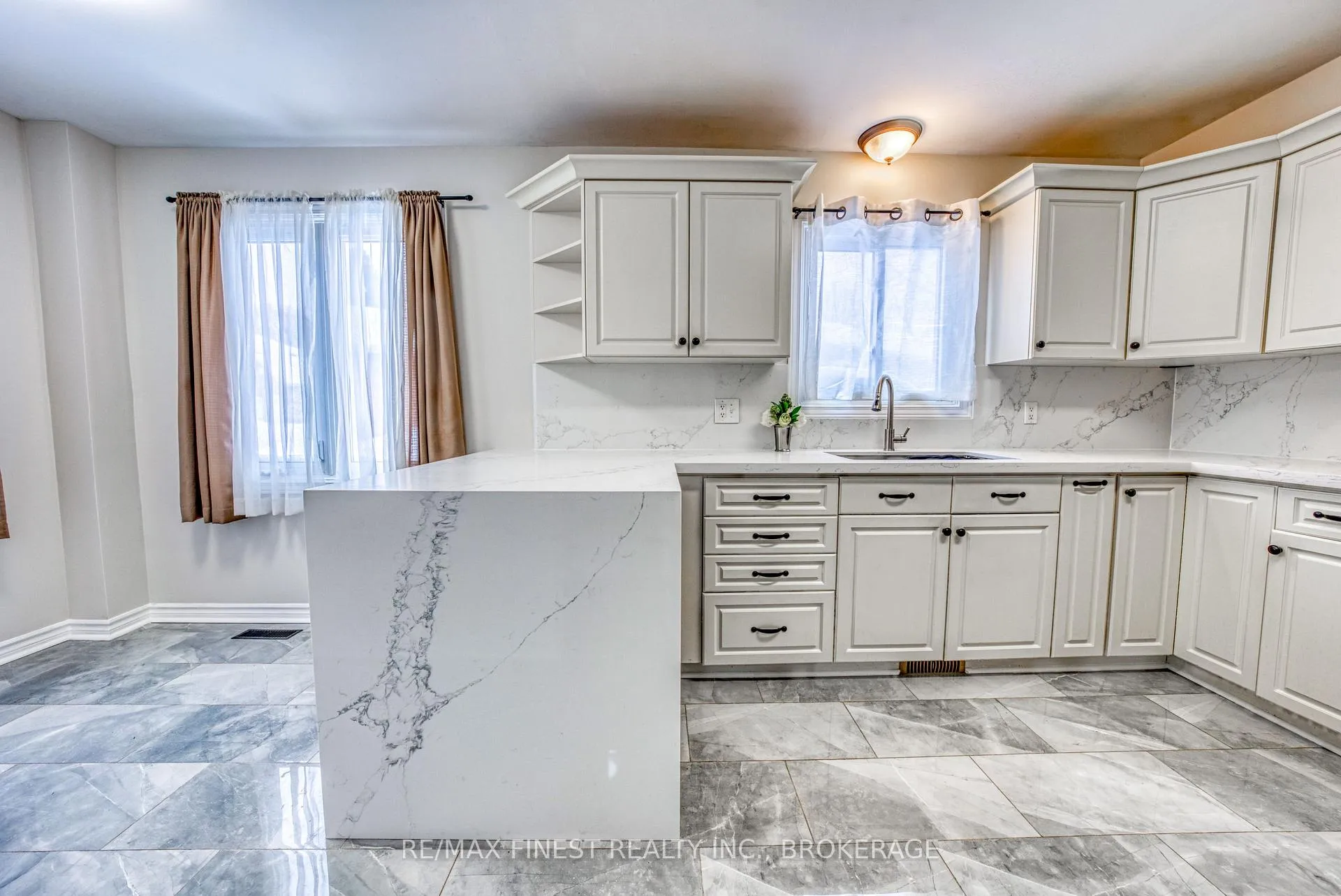 Photo 5 of 691 Muirfield Crescent, Kingston, East Gardiners Rd — HOMEH