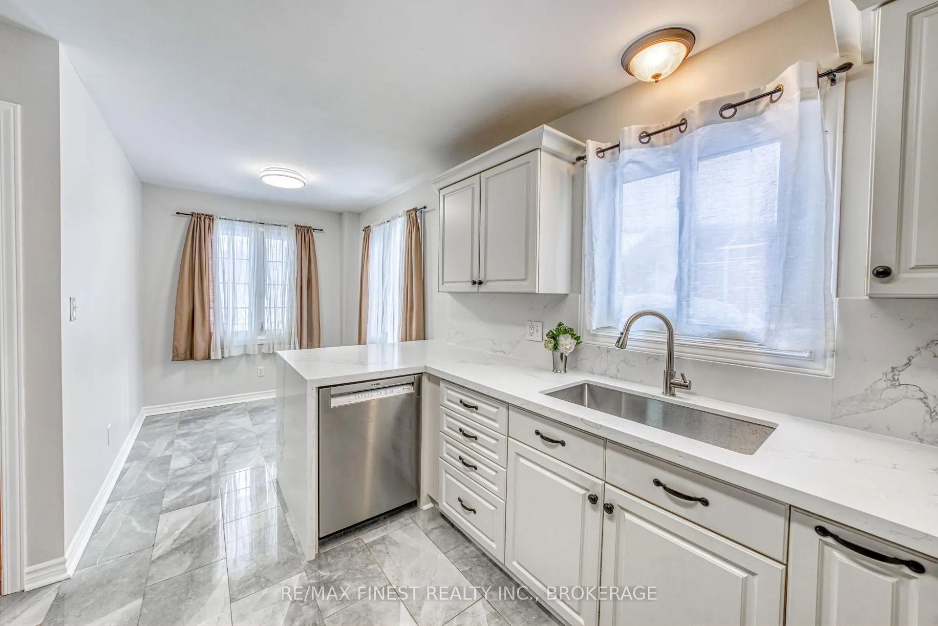 Photo 6 of 691 Muirfield Crescent, Kingston, East Gardiners Rd — HOMEH