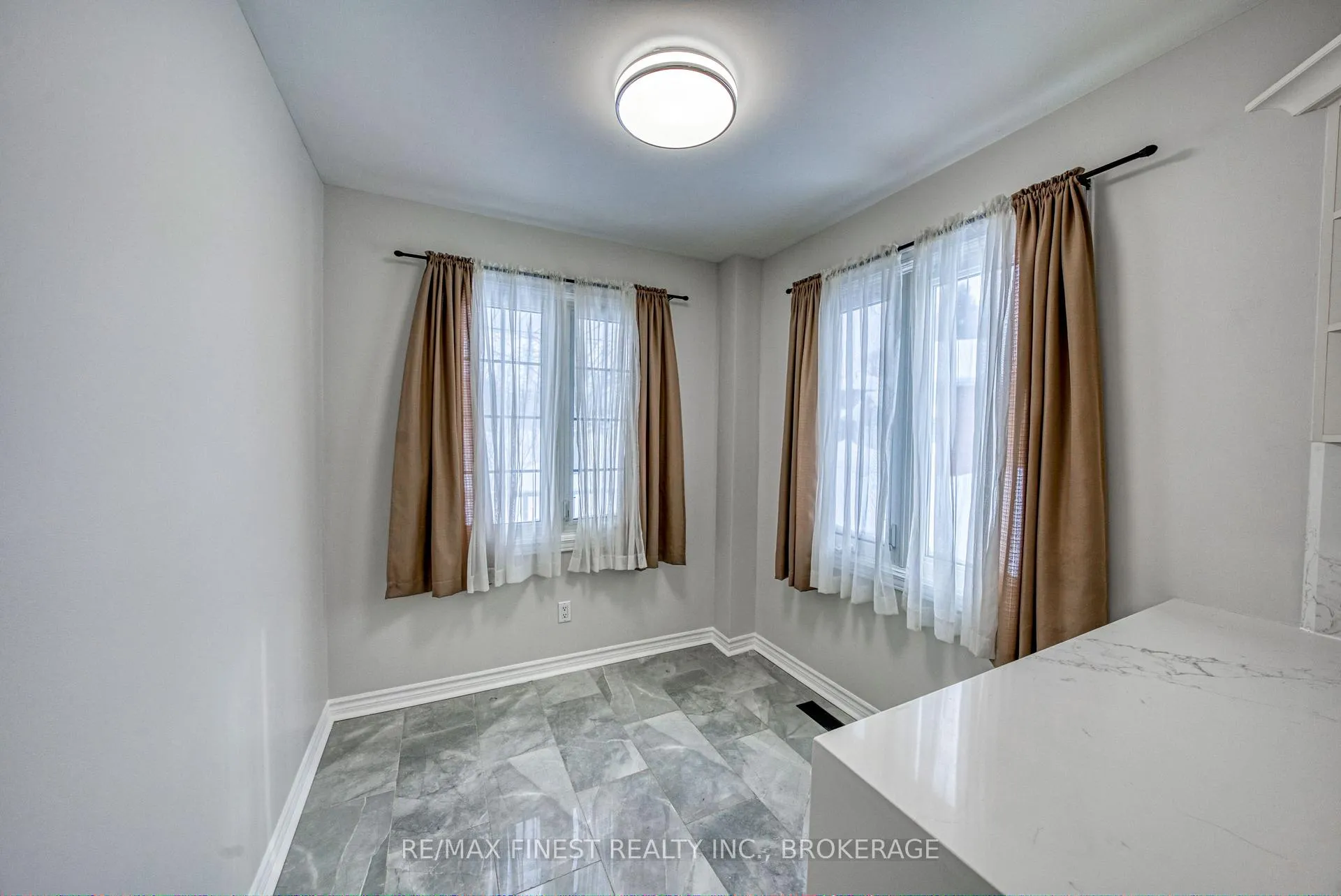 Photo 7 of 691 Muirfield Crescent, Kingston, East Gardiners Rd — HOMEH