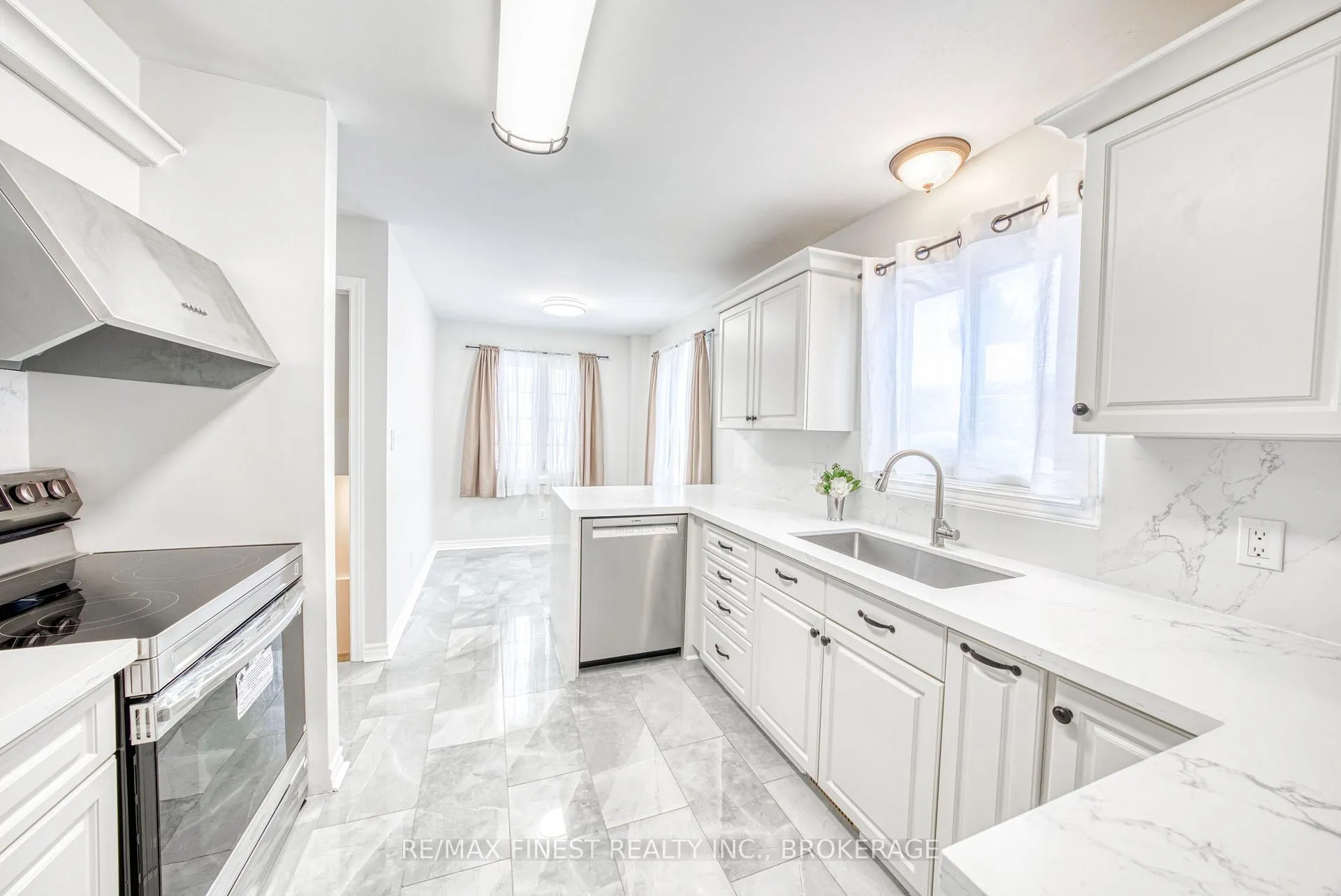 Photo 10 of 691 Muirfield Crescent, Kingston, East Gardiners Rd — HOMEH