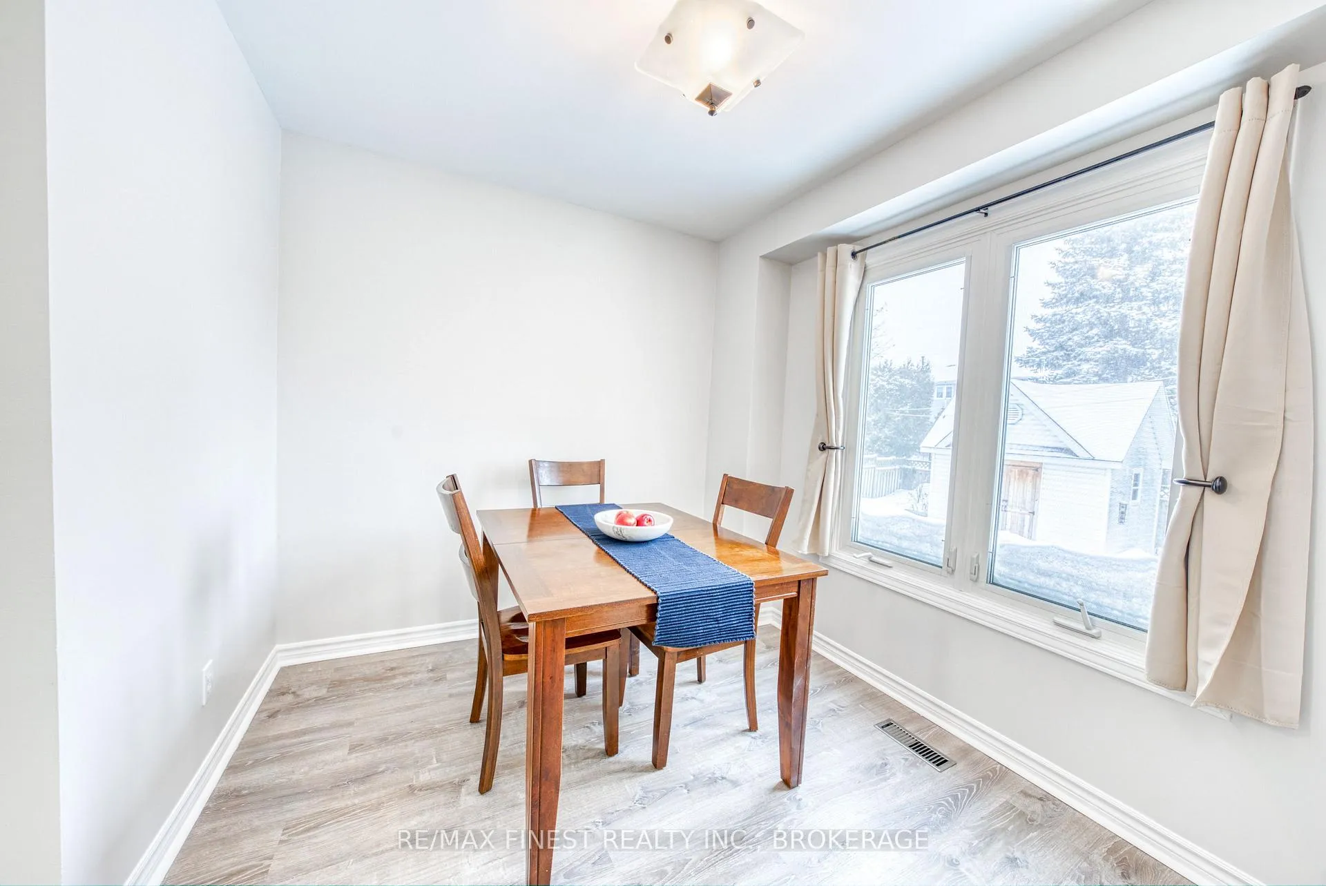 Photo 12 of 691 Muirfield Crescent, Kingston, East Gardiners Rd — HOMEH