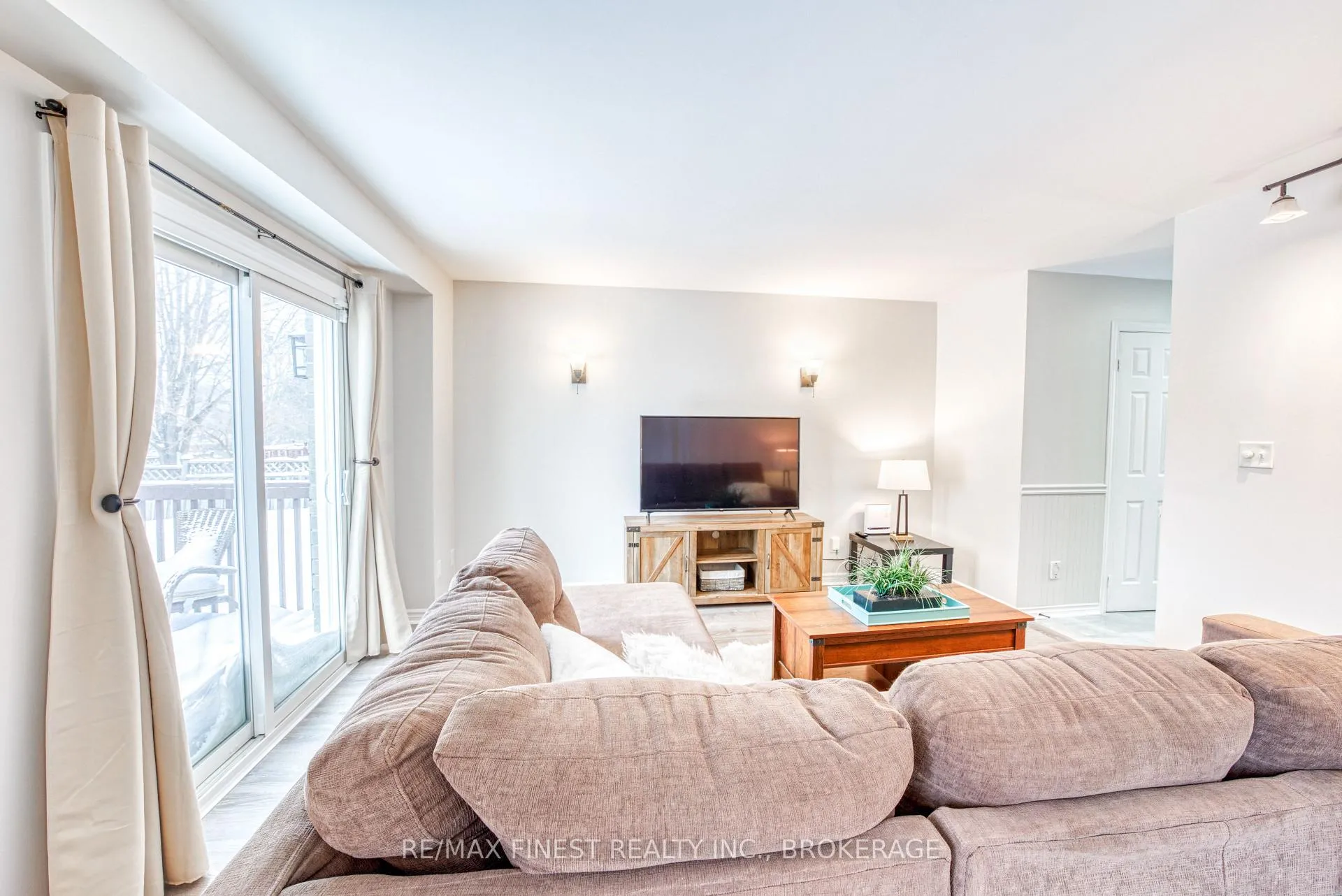 Photo 13 of 691 Muirfield Crescent, Kingston, East Gardiners Rd — HOMEH