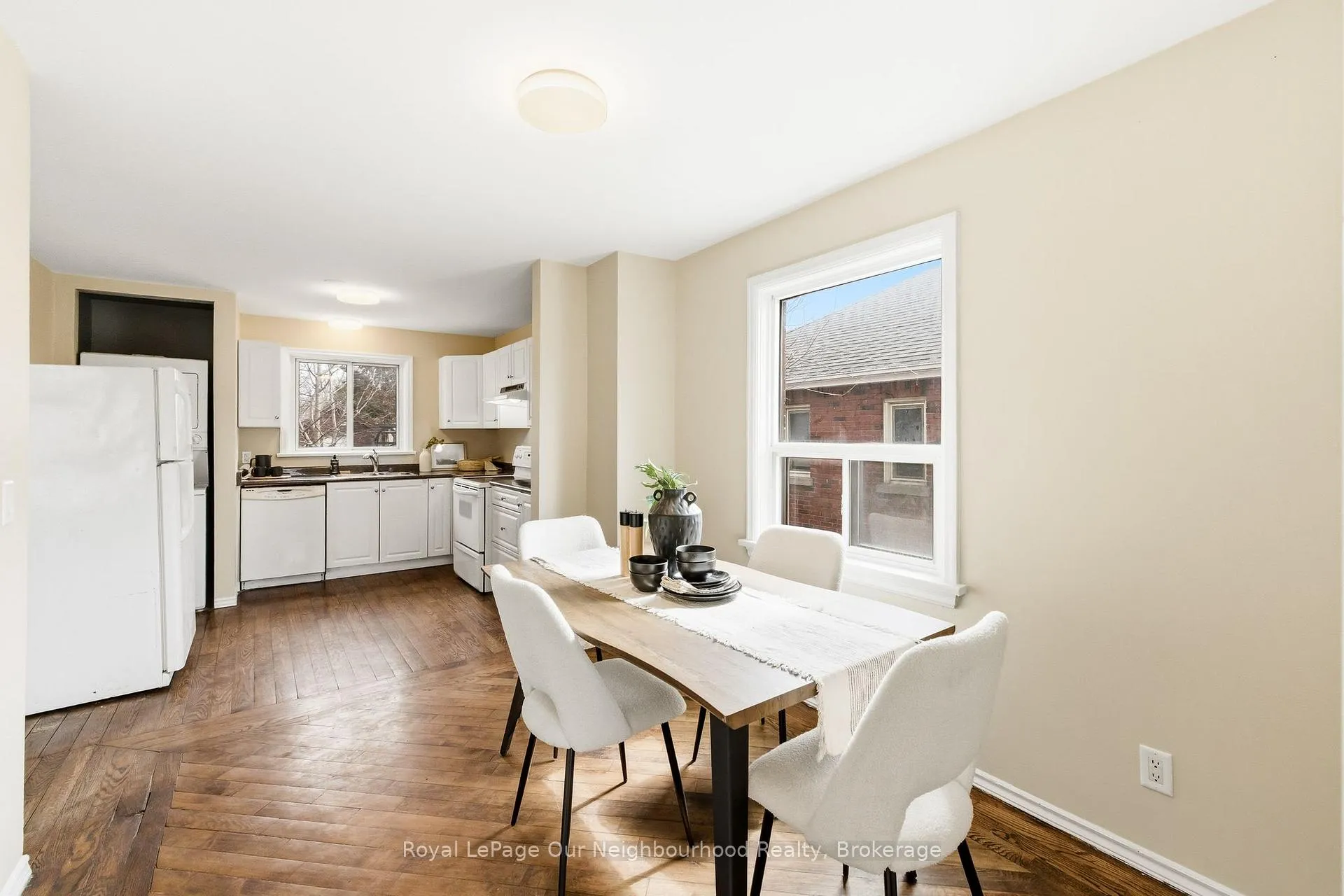 Photo 7 of 139 Central Pk Boulevard S, Oshawa, Central — HOMEH