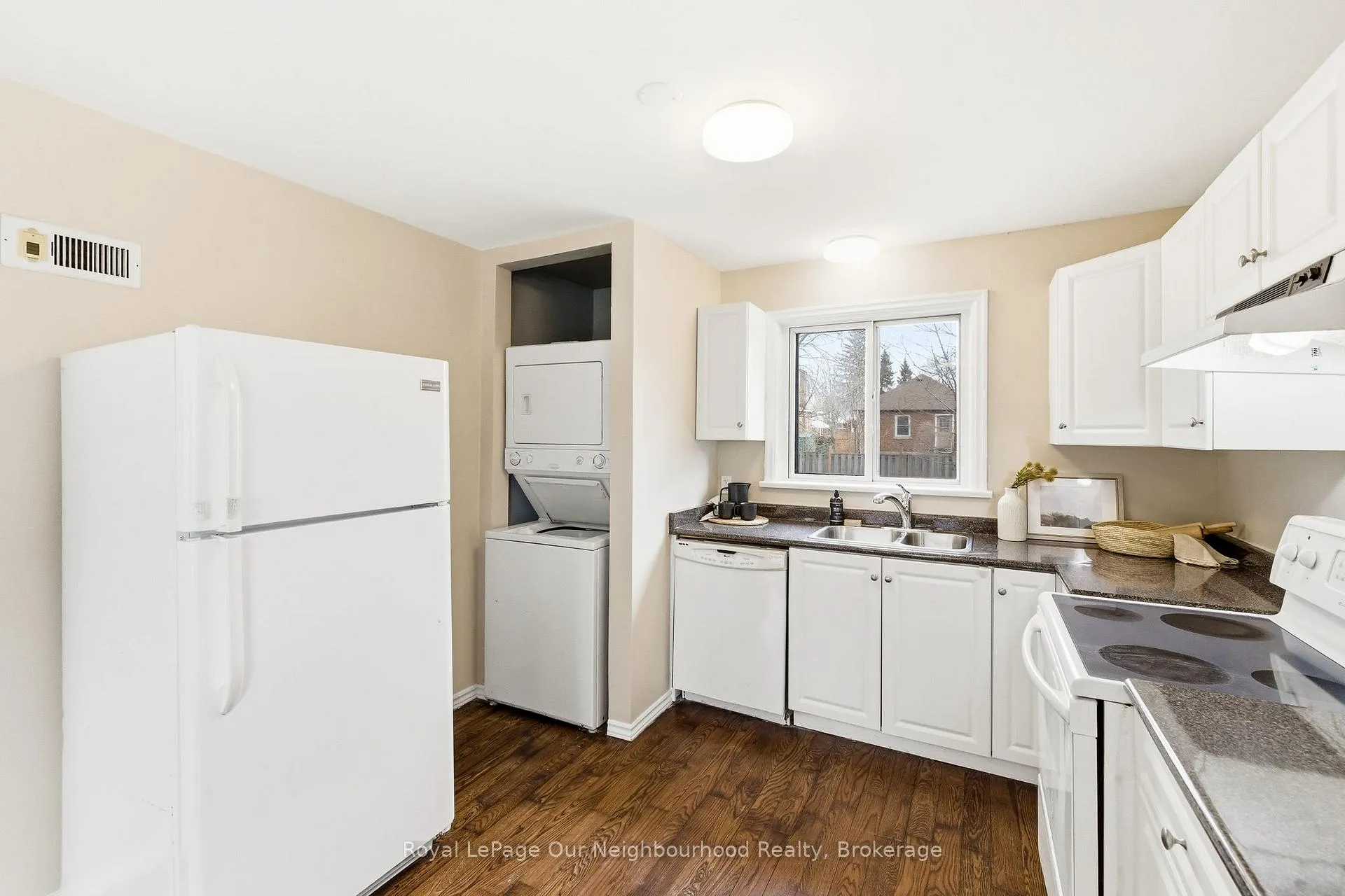 Photo 8 of 139 Central Pk Boulevard S, Oshawa, Central — HOMEH