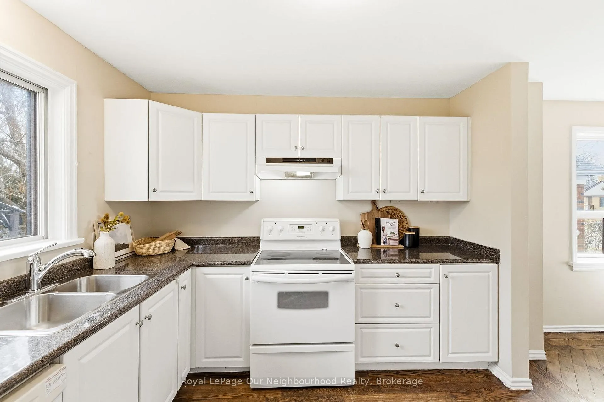 Photo 9 of 139 Central Pk Boulevard S, Oshawa, Central — HOMEH