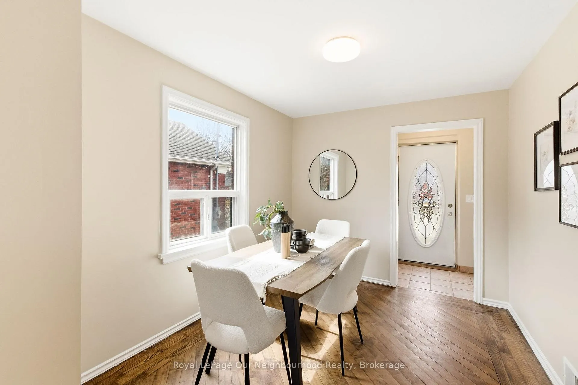 Photo 11 of 139 Central Pk Boulevard S, Oshawa, Central — HOMEH