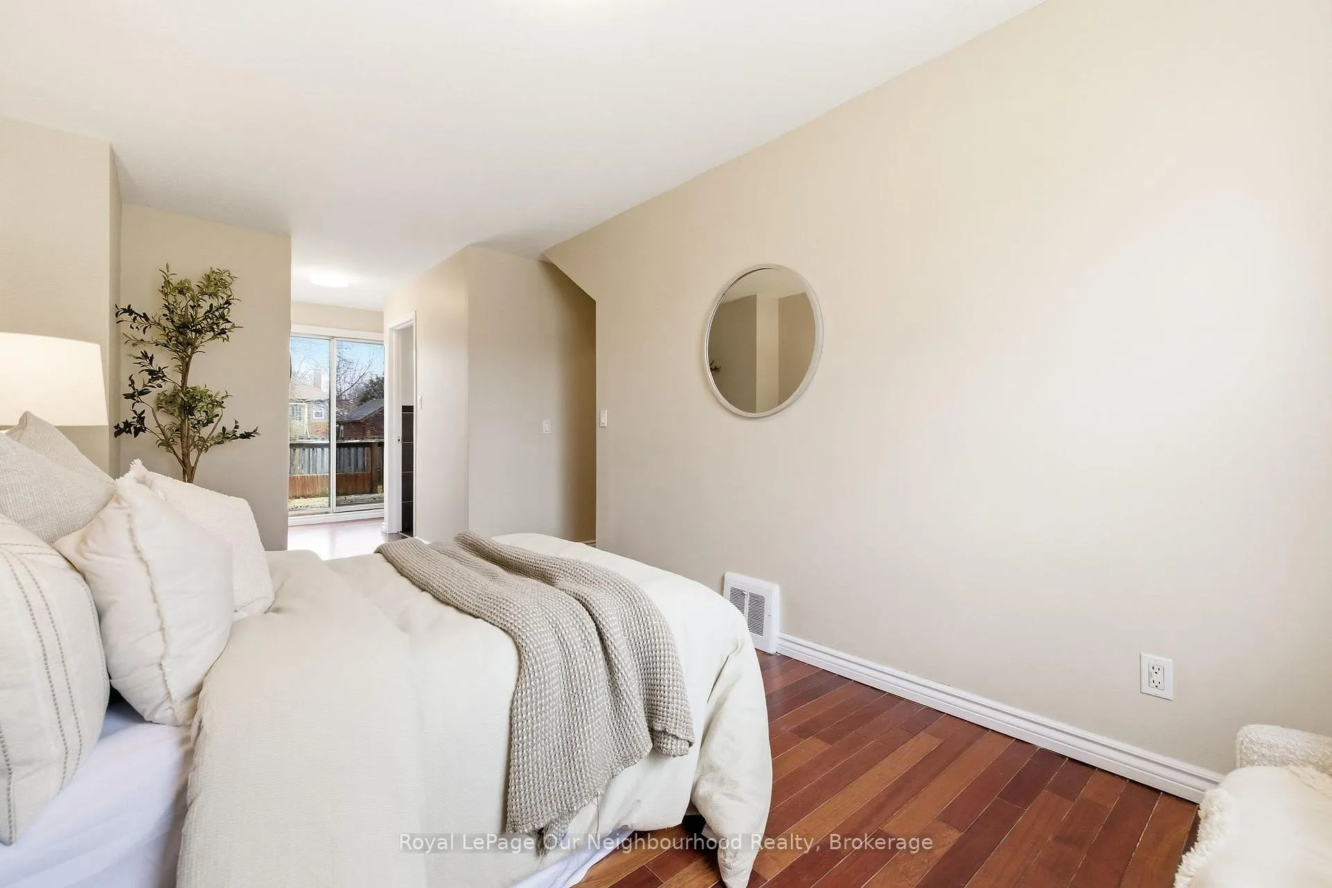 Photo 16 of 139 Central Pk Boulevard S, Oshawa, Central — HOMEH