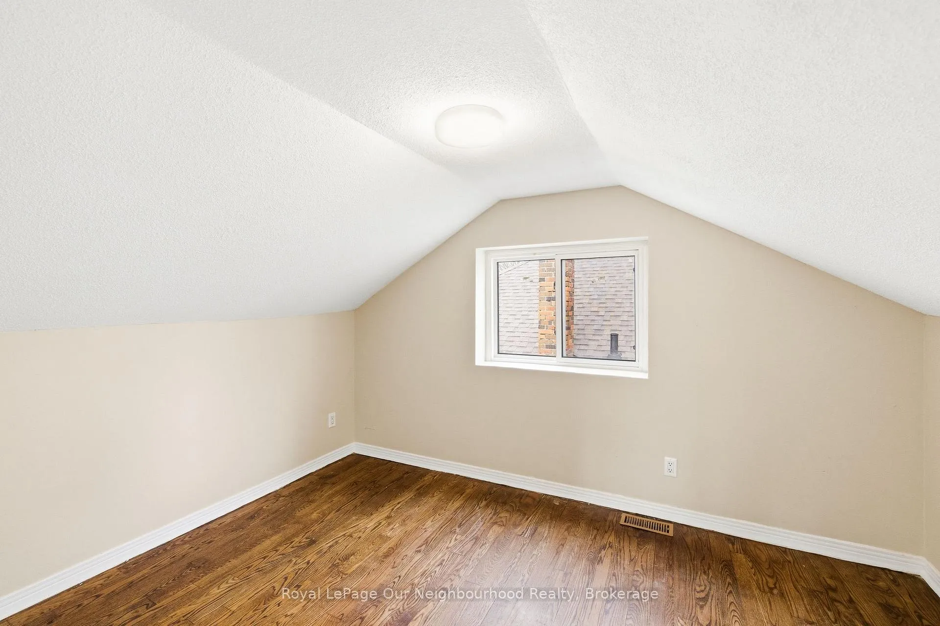 Photo 21 of 139 Central Pk Boulevard S, Oshawa, Central — HOMEH
