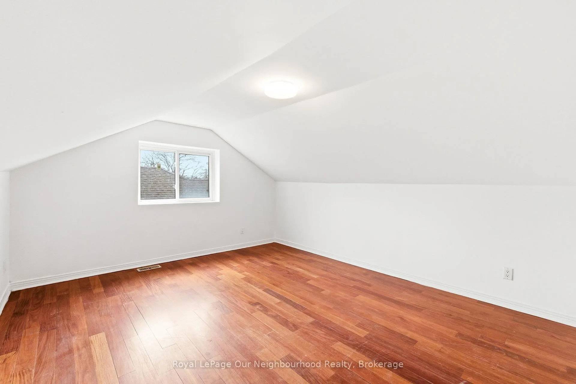 Photo 22 of 139 Central Pk Boulevard S, Oshawa, Central — HOMEH
