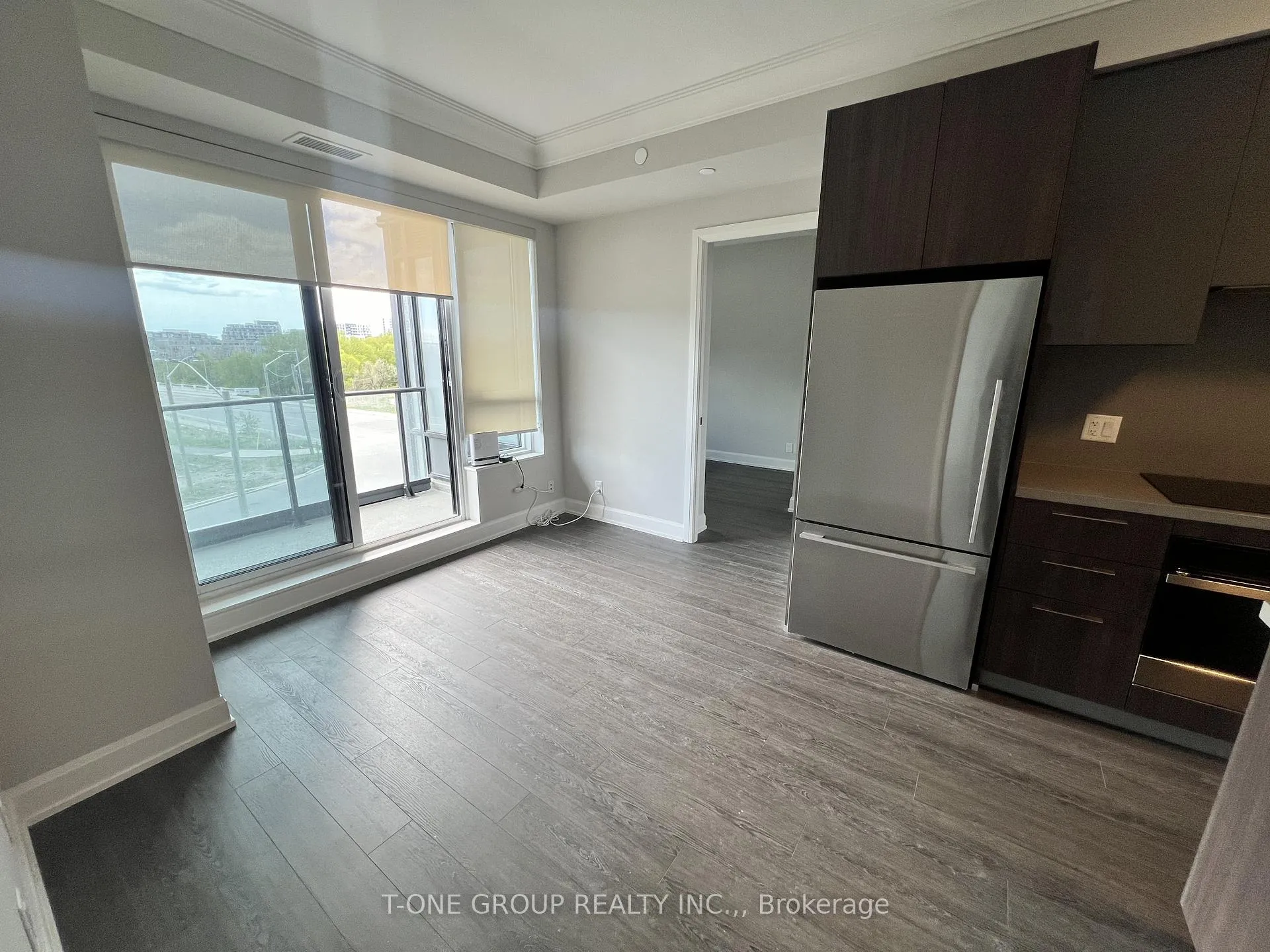 Photo 2 of 8 Water Walk Drive, Markham, Unionville — HOMEH