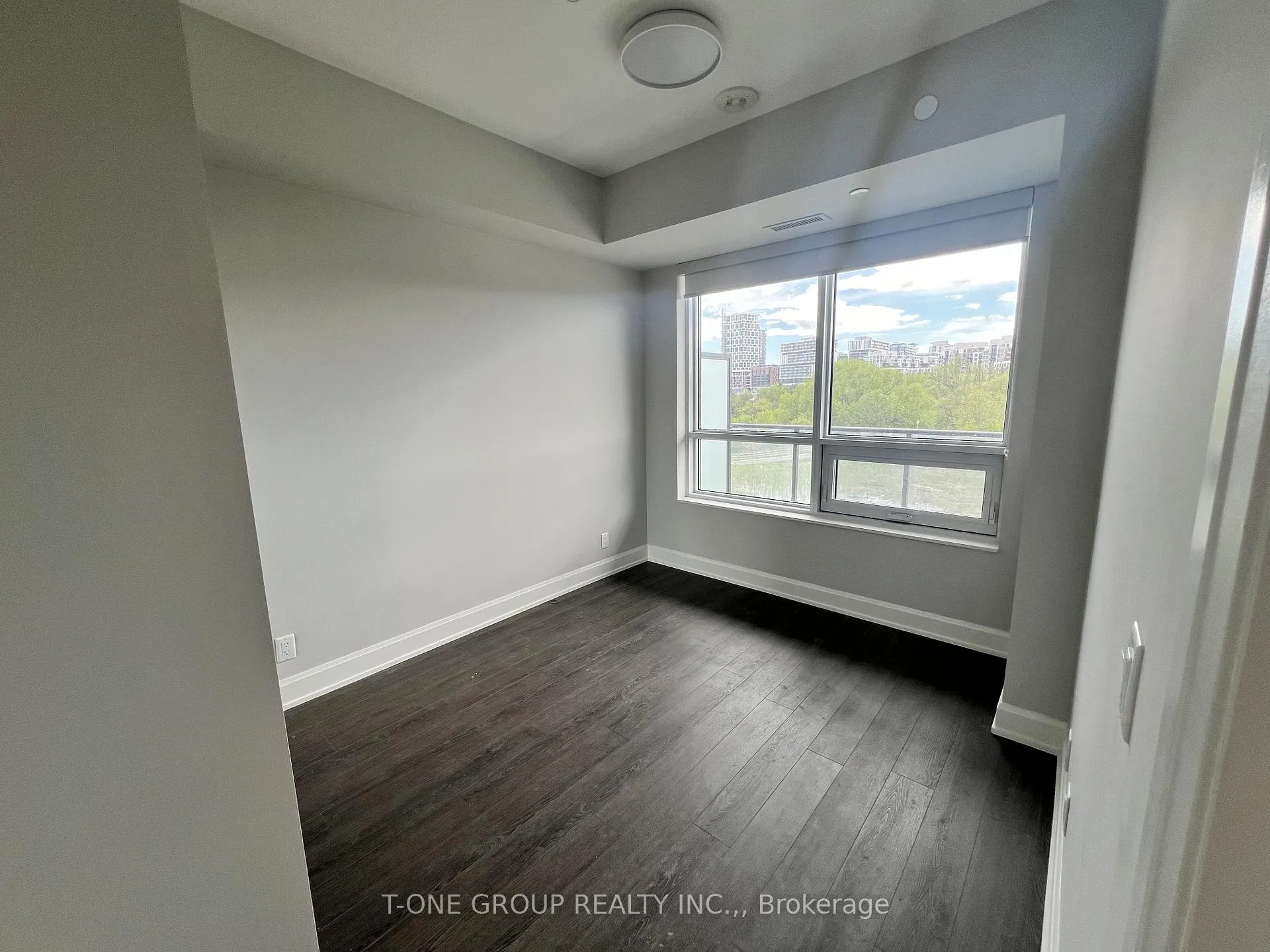Photo 3 of 8 Water Walk Drive, Markham, Unionville — HOMEH