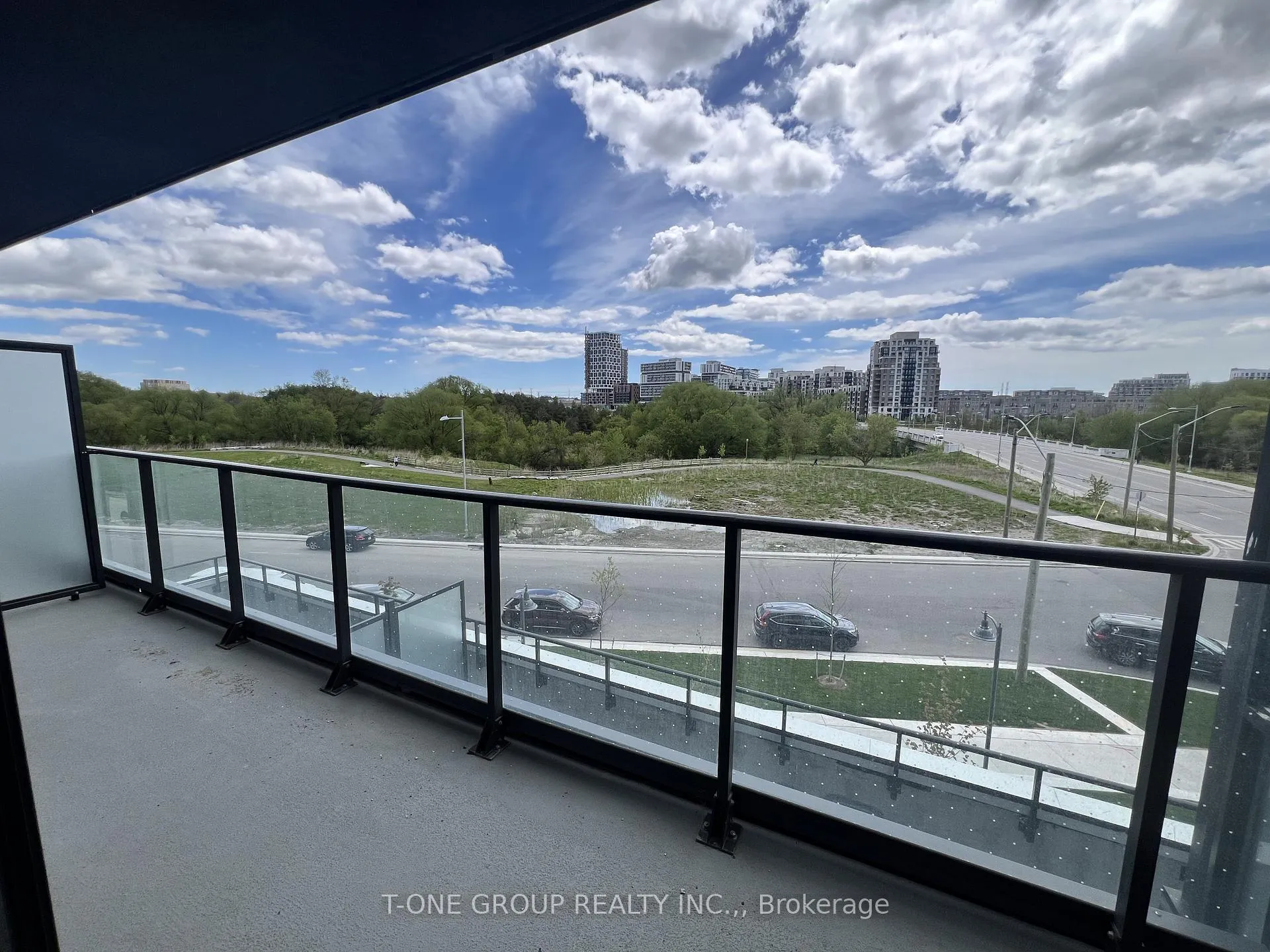 Photo 7 of 8 Water Walk Drive, Markham, Unionville — HOMEH
