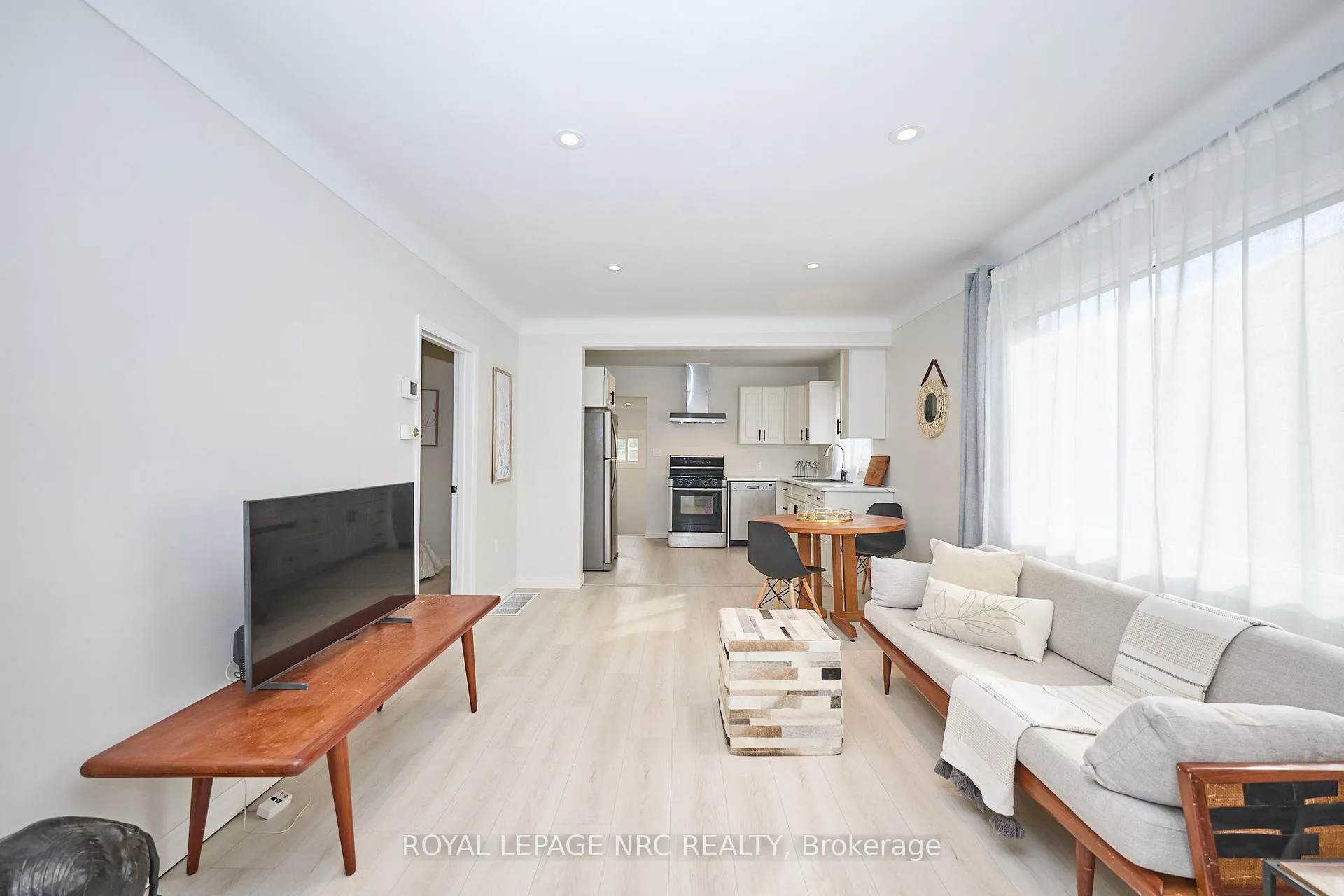 Photo 3 of 10 Fairburn Avenue, St. Catharines, Burleigh Hill — HOMEH