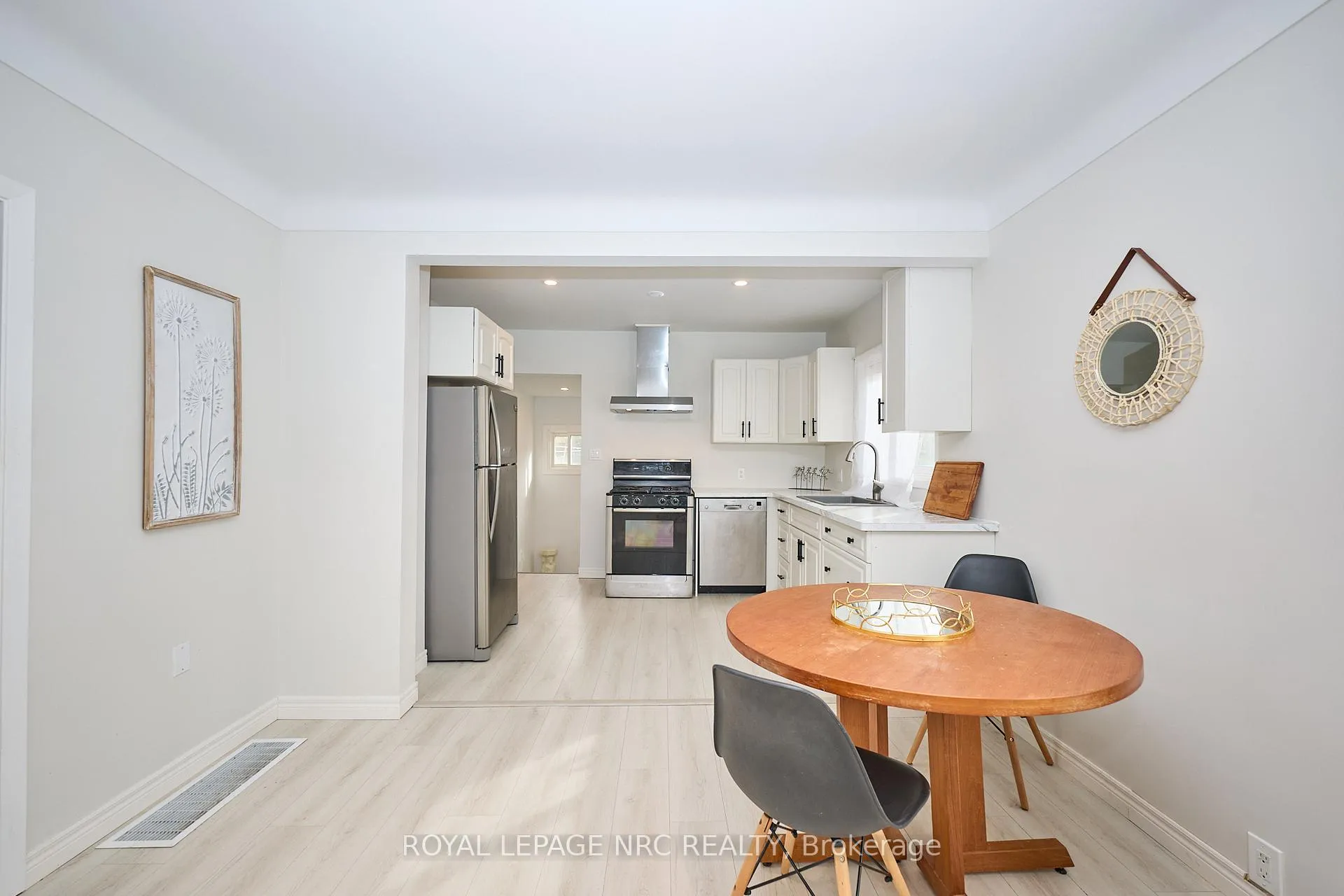 Photo 5 of 10 Fairburn Avenue, St. Catharines, Burleigh Hill — HOMEH