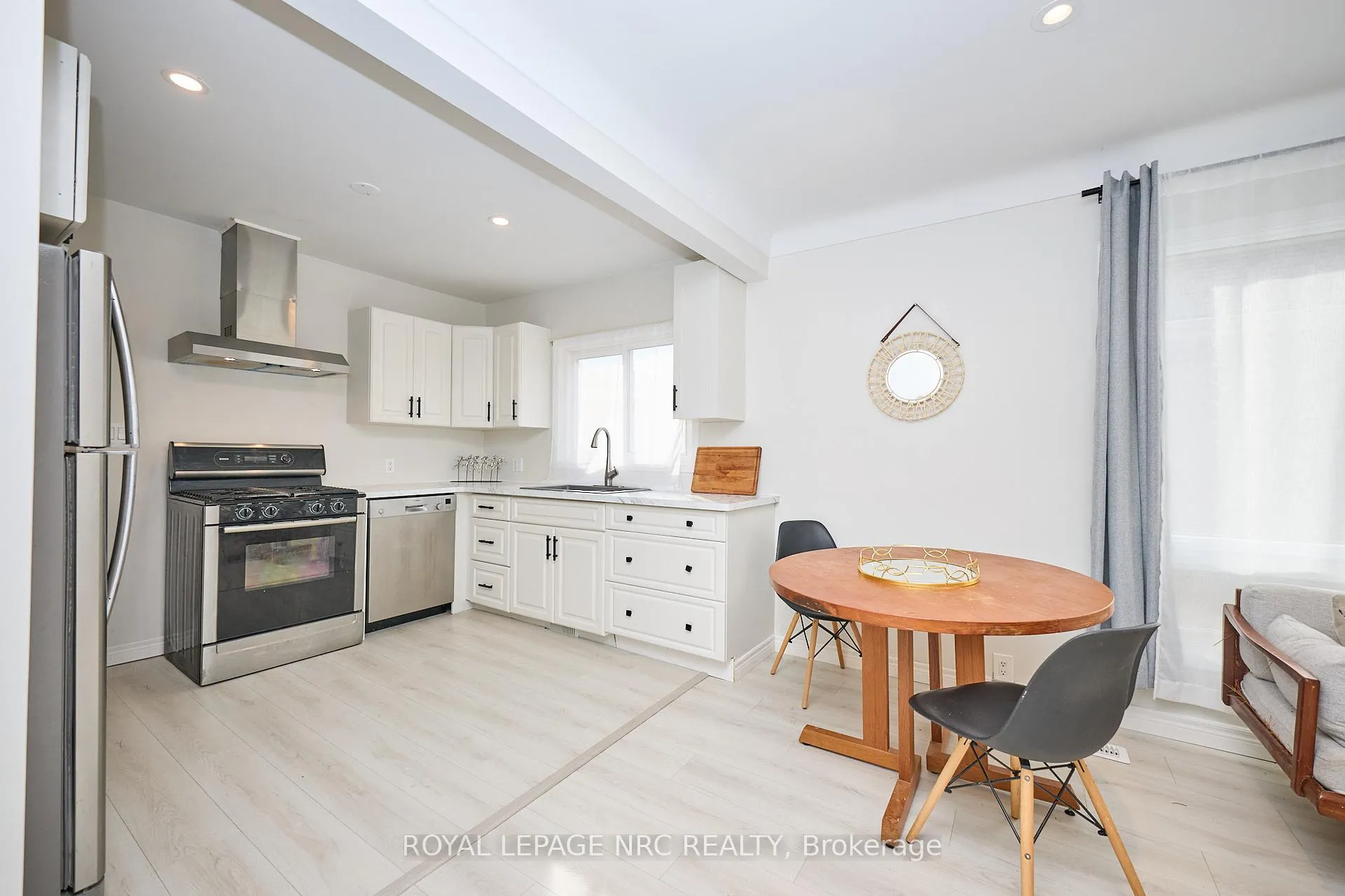 Photo 6 of 10 Fairburn Avenue, St. Catharines, Burleigh Hill — HOMEH
