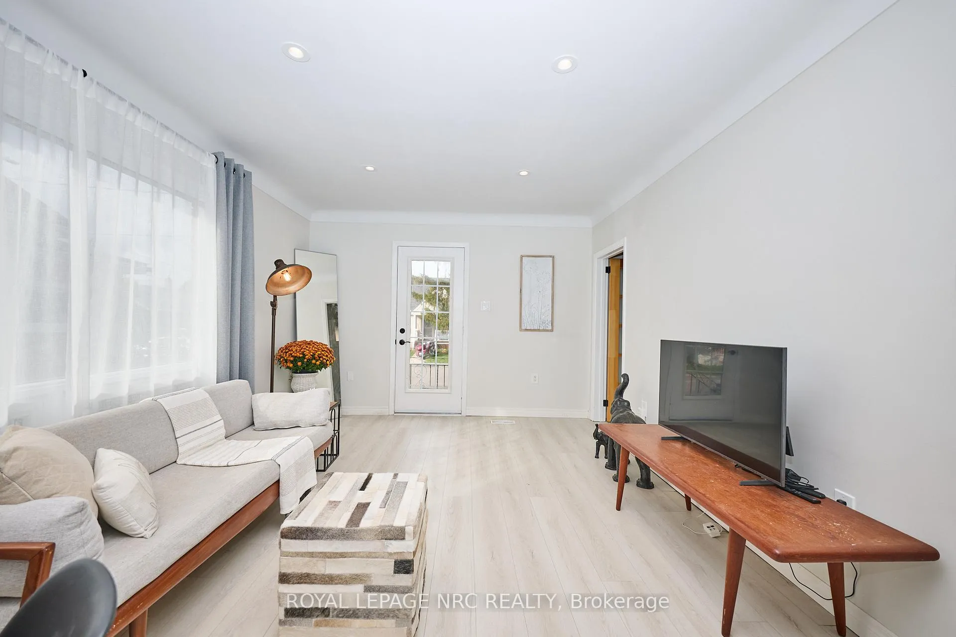 Photo 9 of 10 Fairburn Avenue, St. Catharines, Burleigh Hill — HOMEH